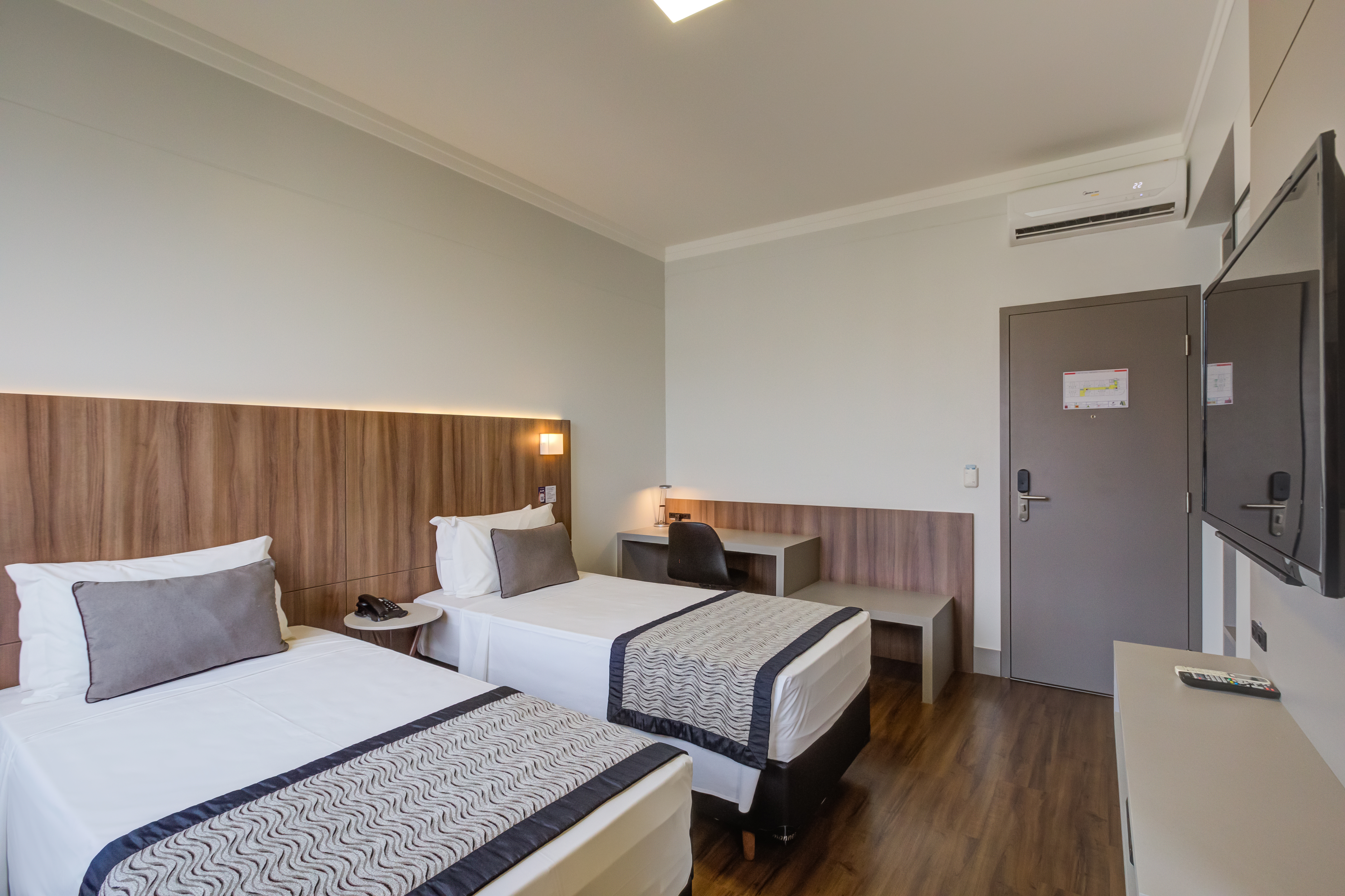 Twin Deluxe Superior