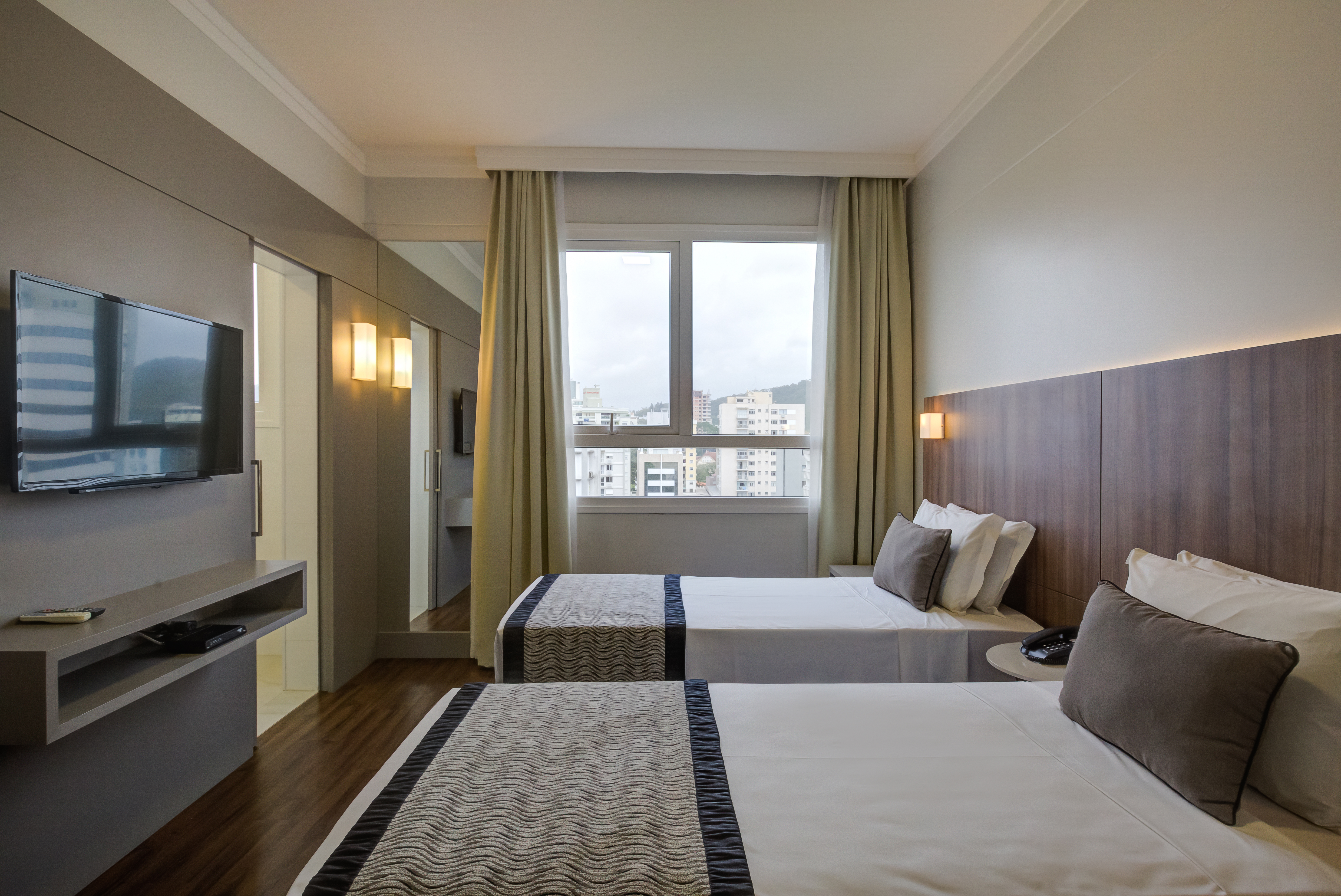 Twin Deluxe Superior