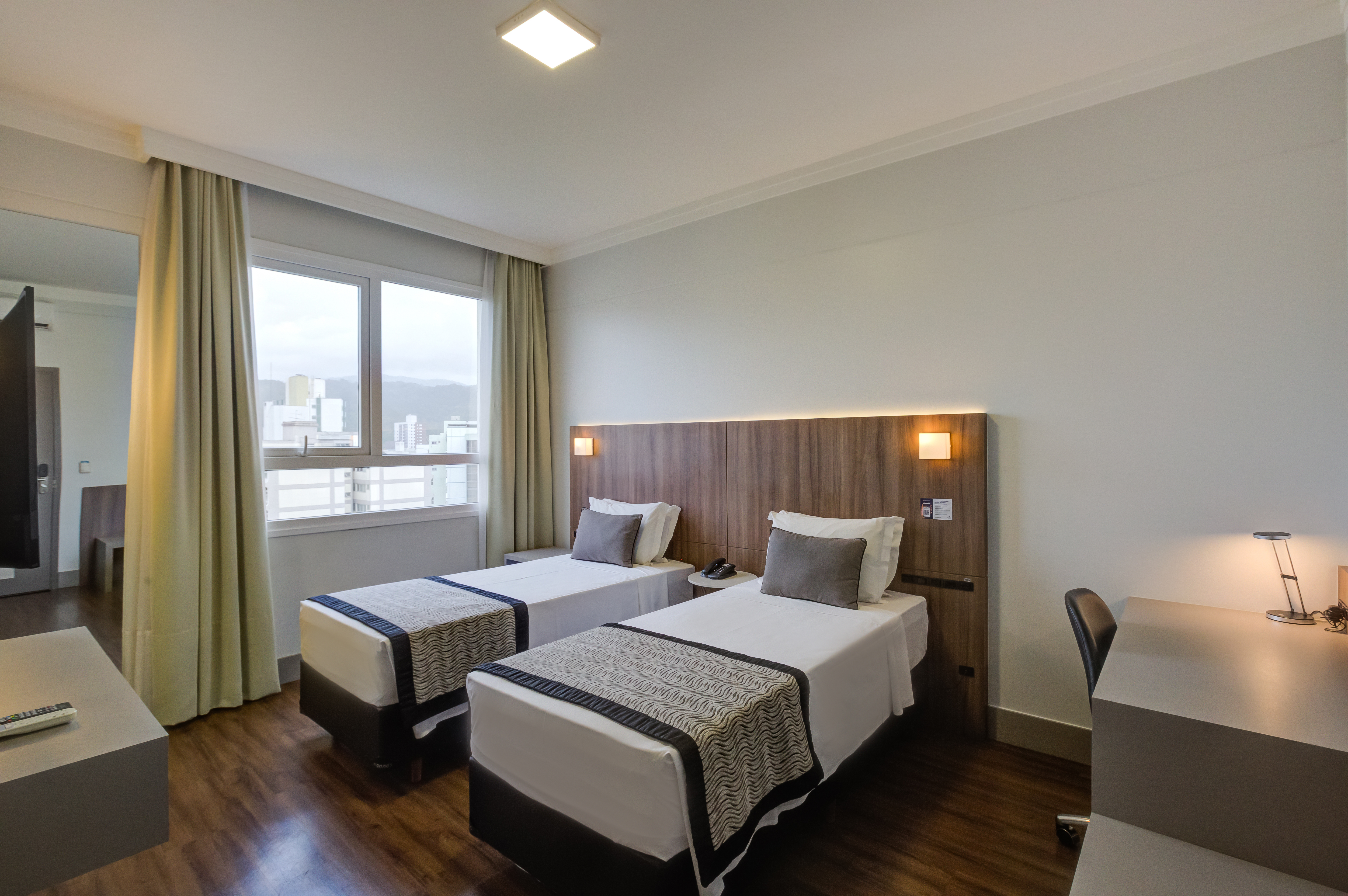 Twin Deluxe Superior