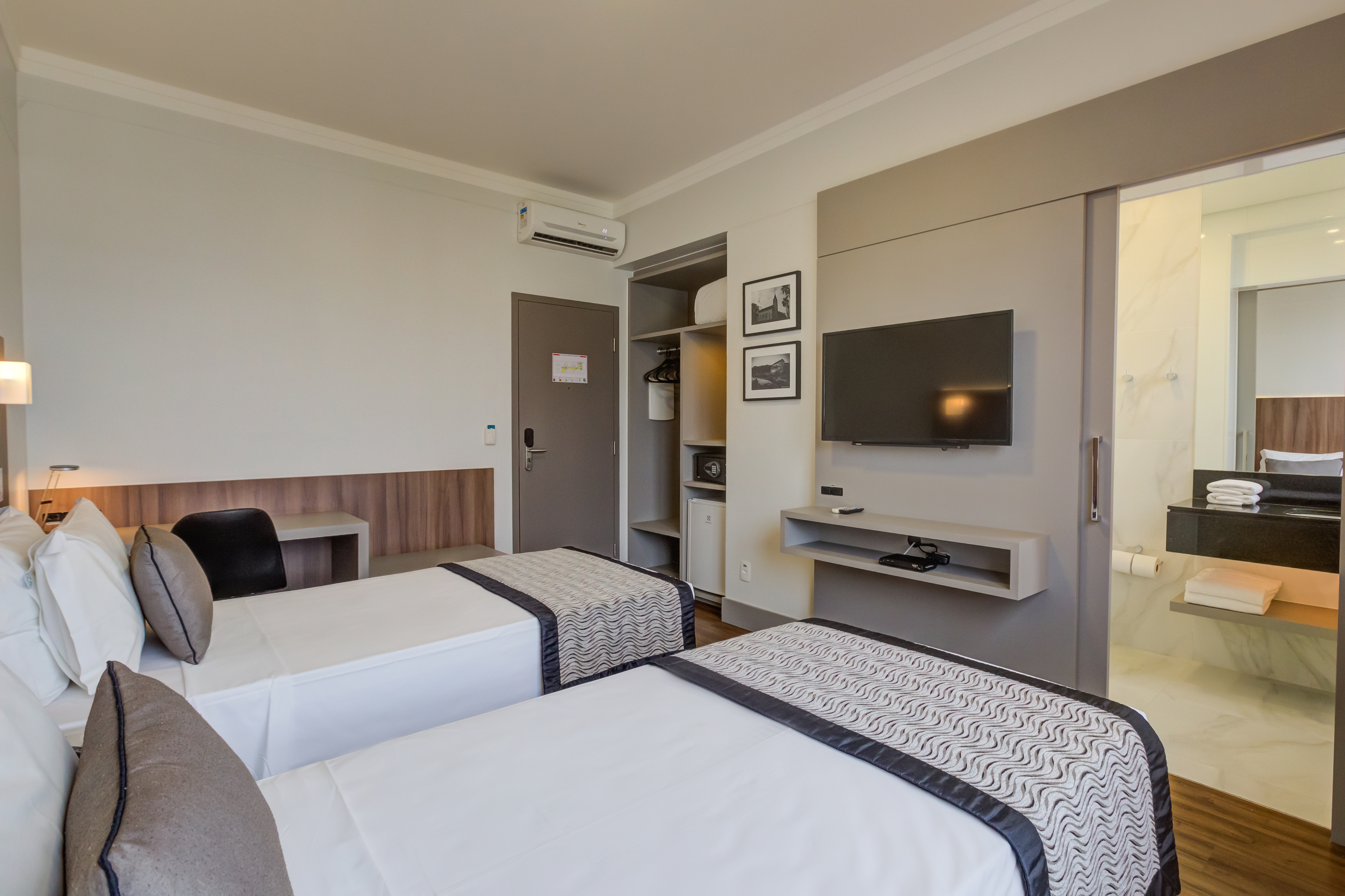 Twin Deluxe Superior