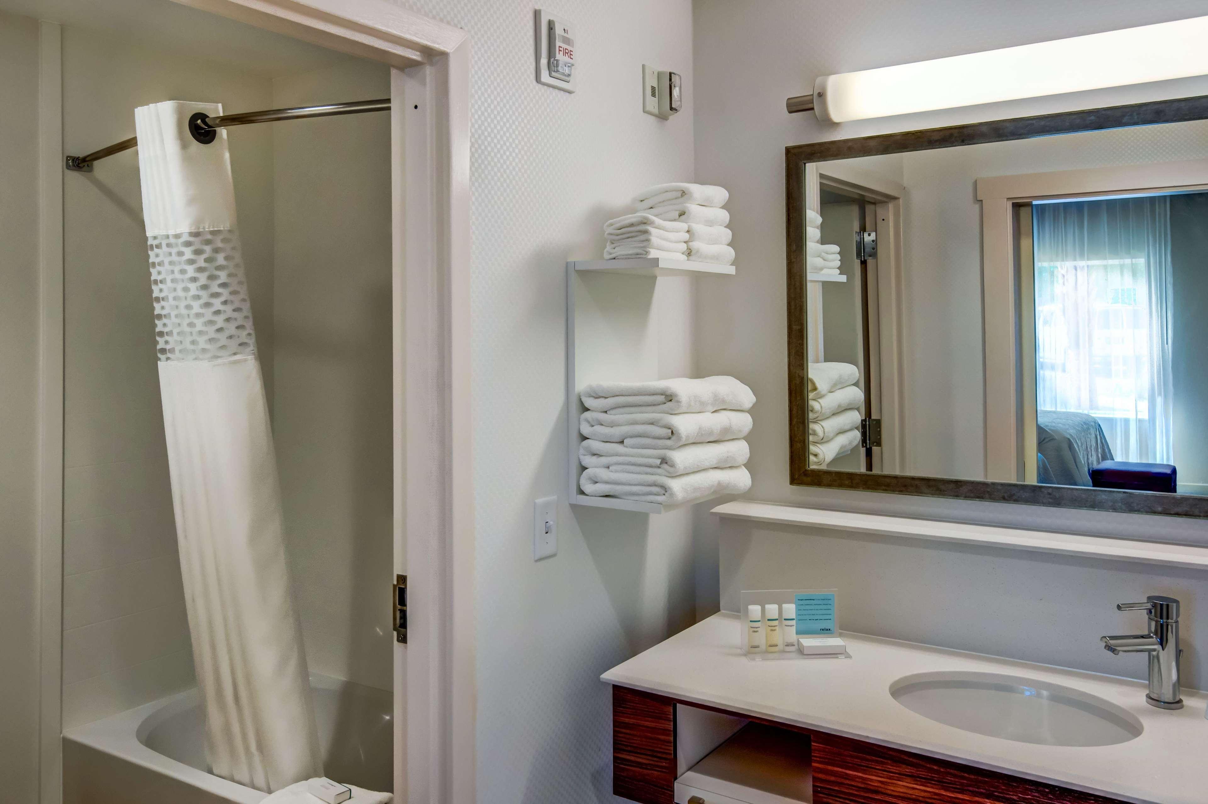 Studio Two Queen Beds Non Smoking