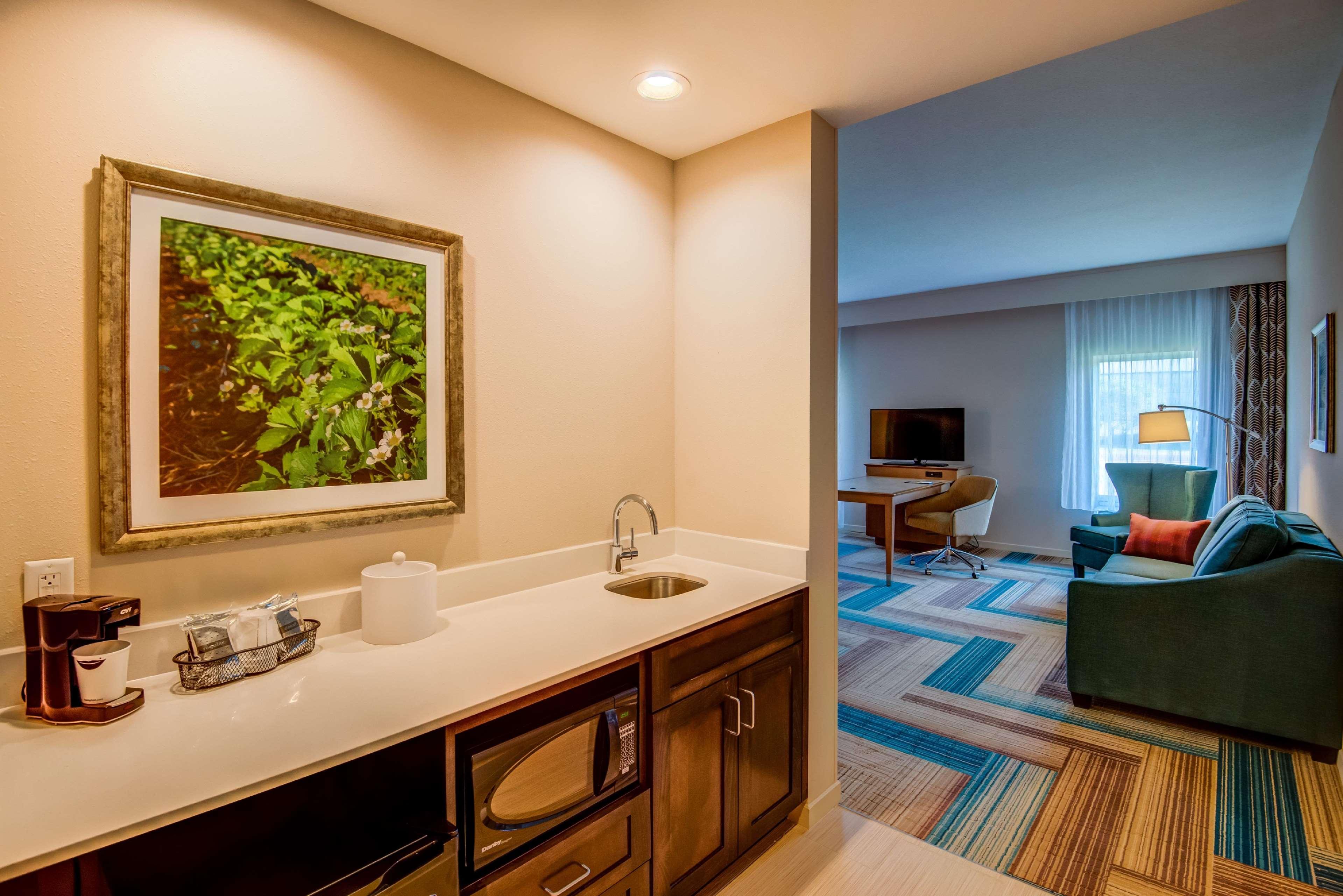 Studio Two Queen Beds Non Smoking