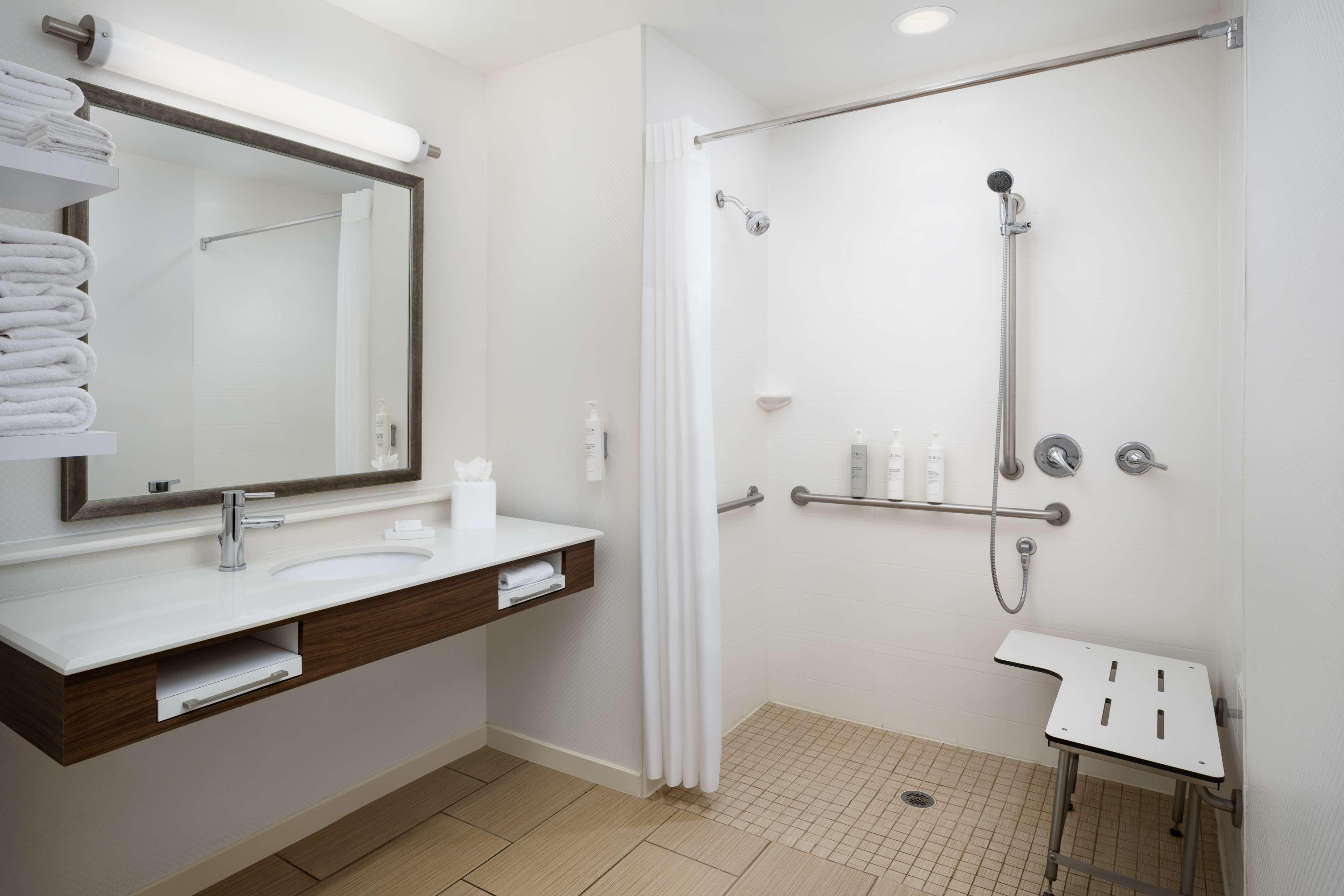 Studio Two Queen Beds Non Smoking