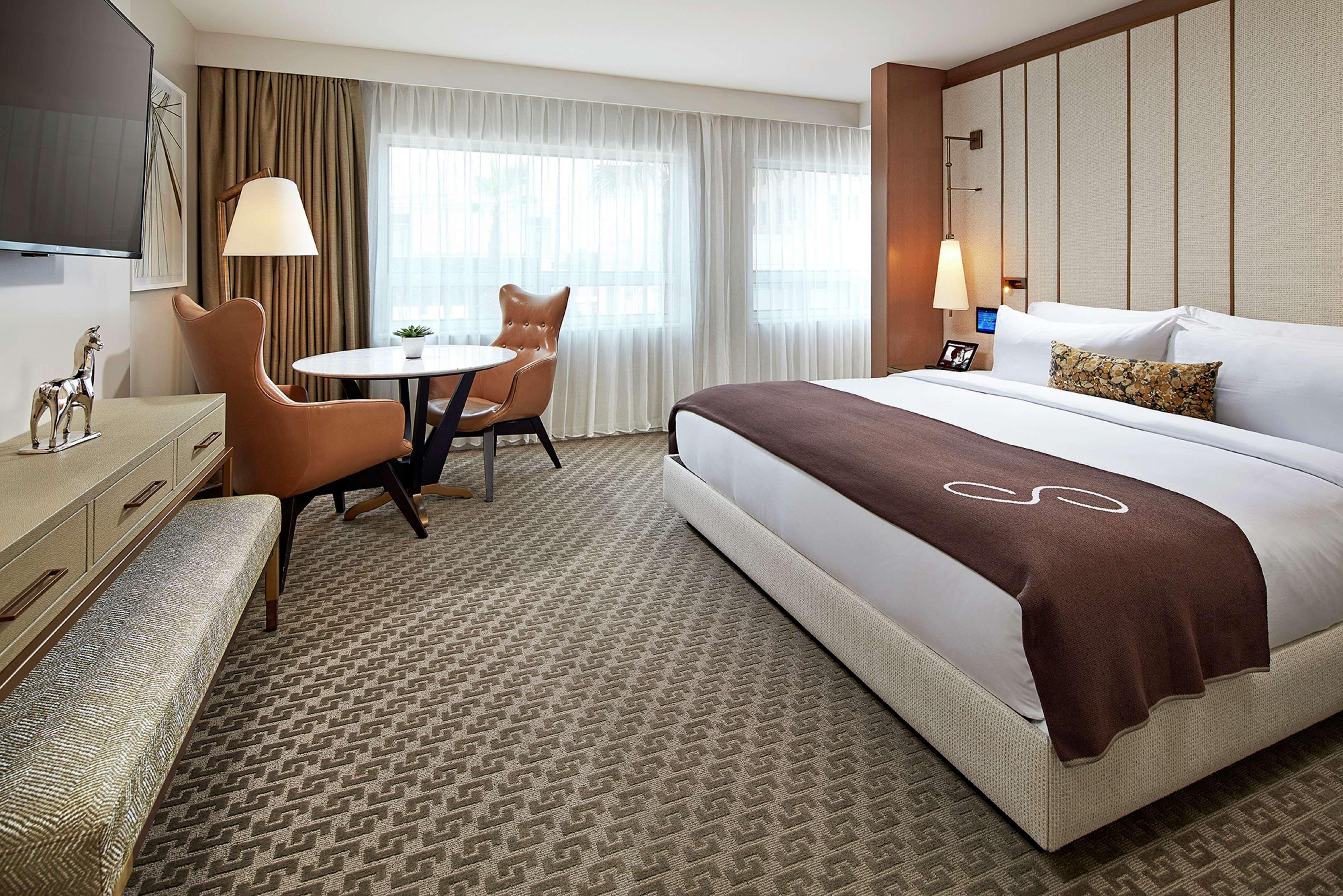 Double Deluxe King Bed