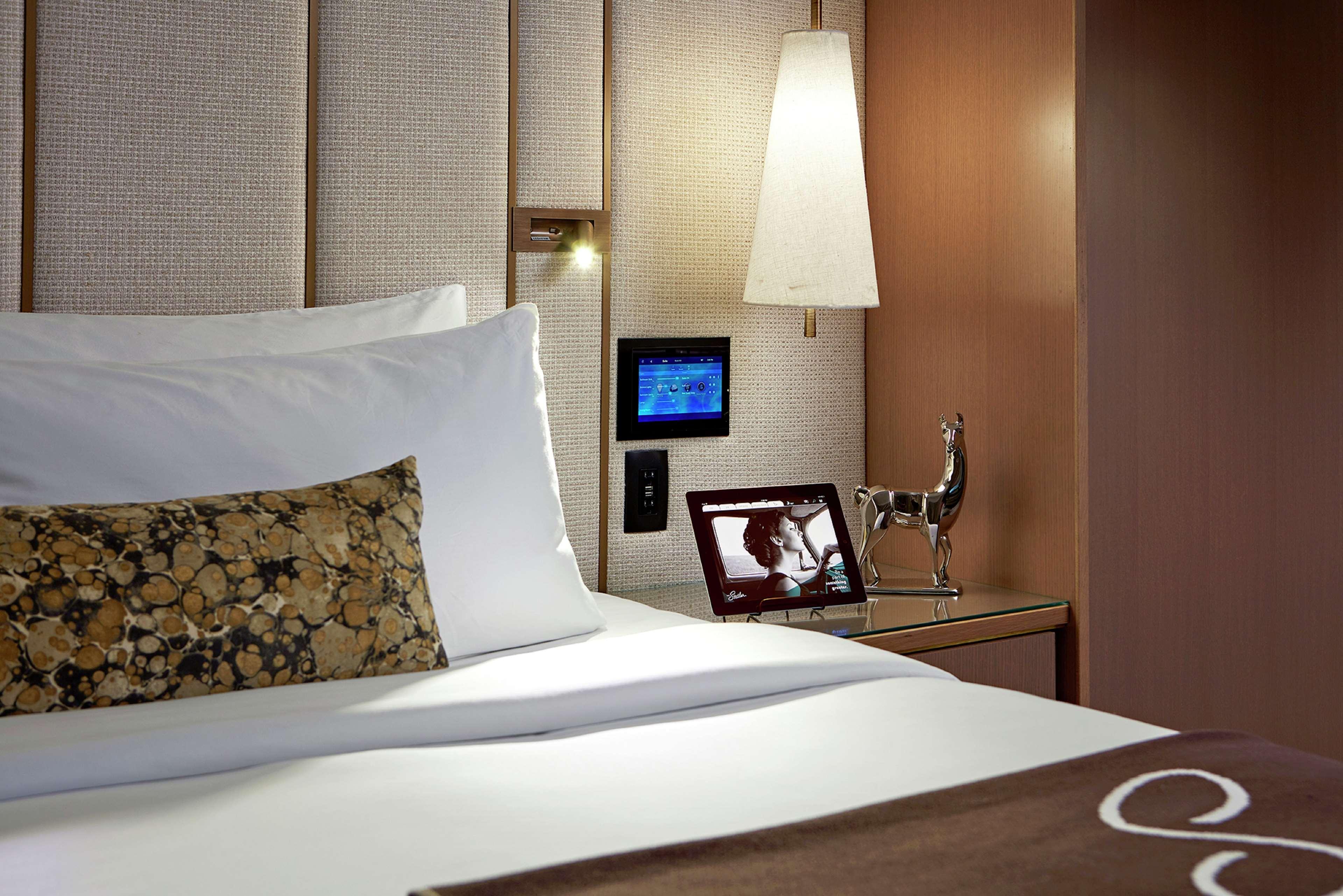 Double Deluxe King Bed