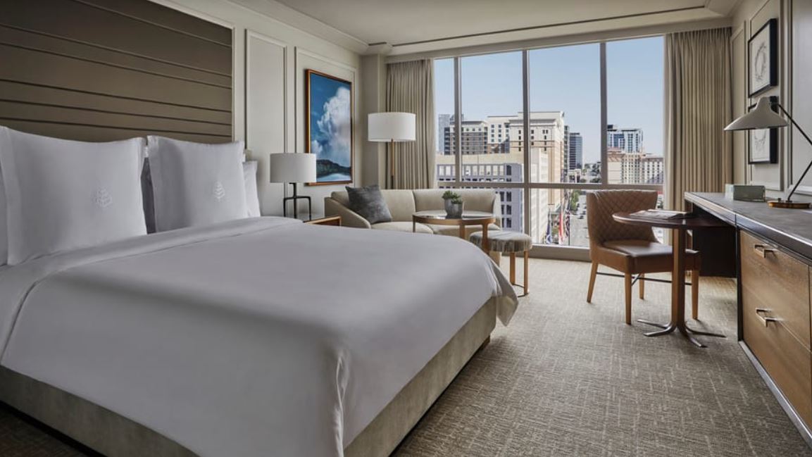 Double Deluxe City View King Bed