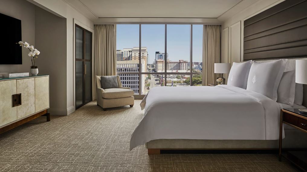 Suite City View King Bed