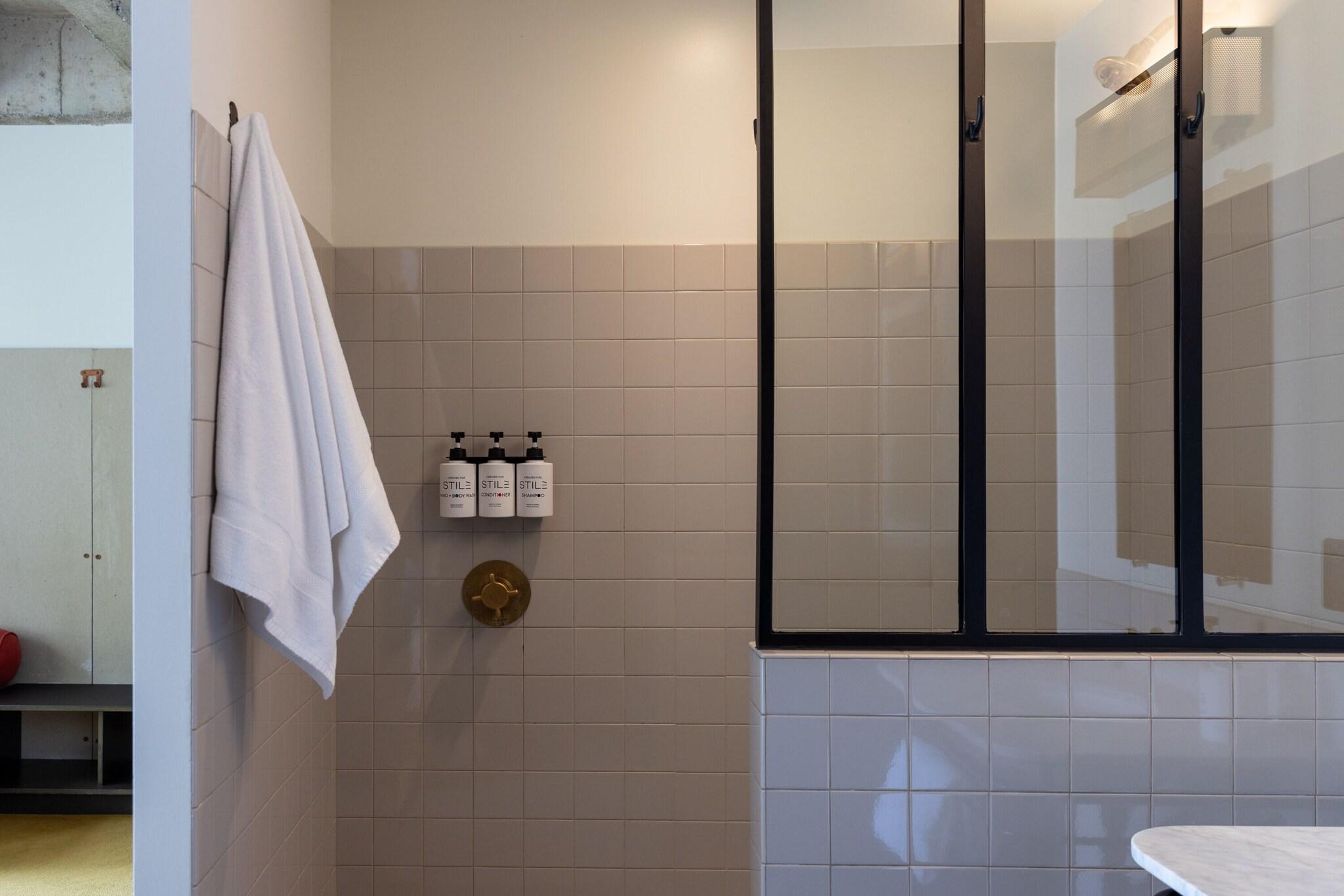 Studio King Size Bed