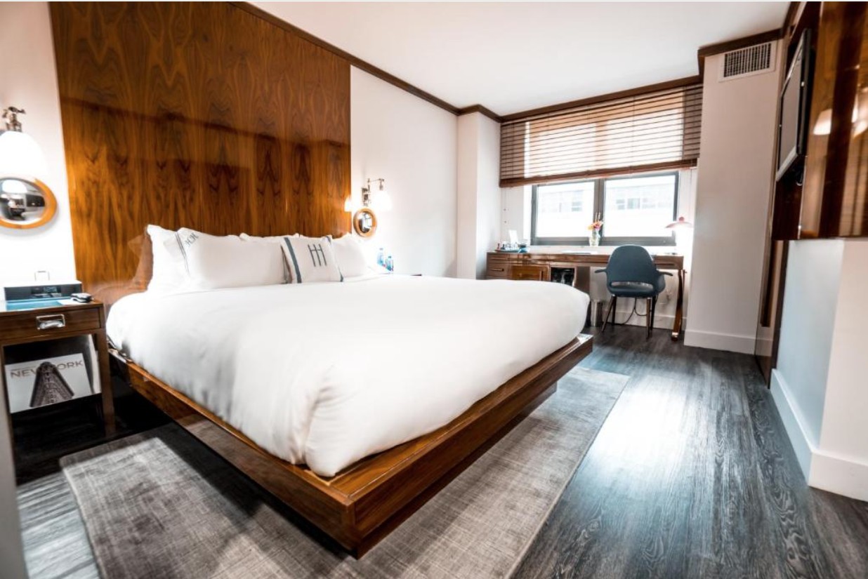 Room King Size Bed
