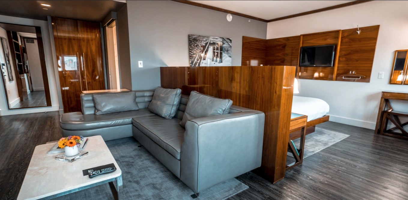 Suite King Size Bed