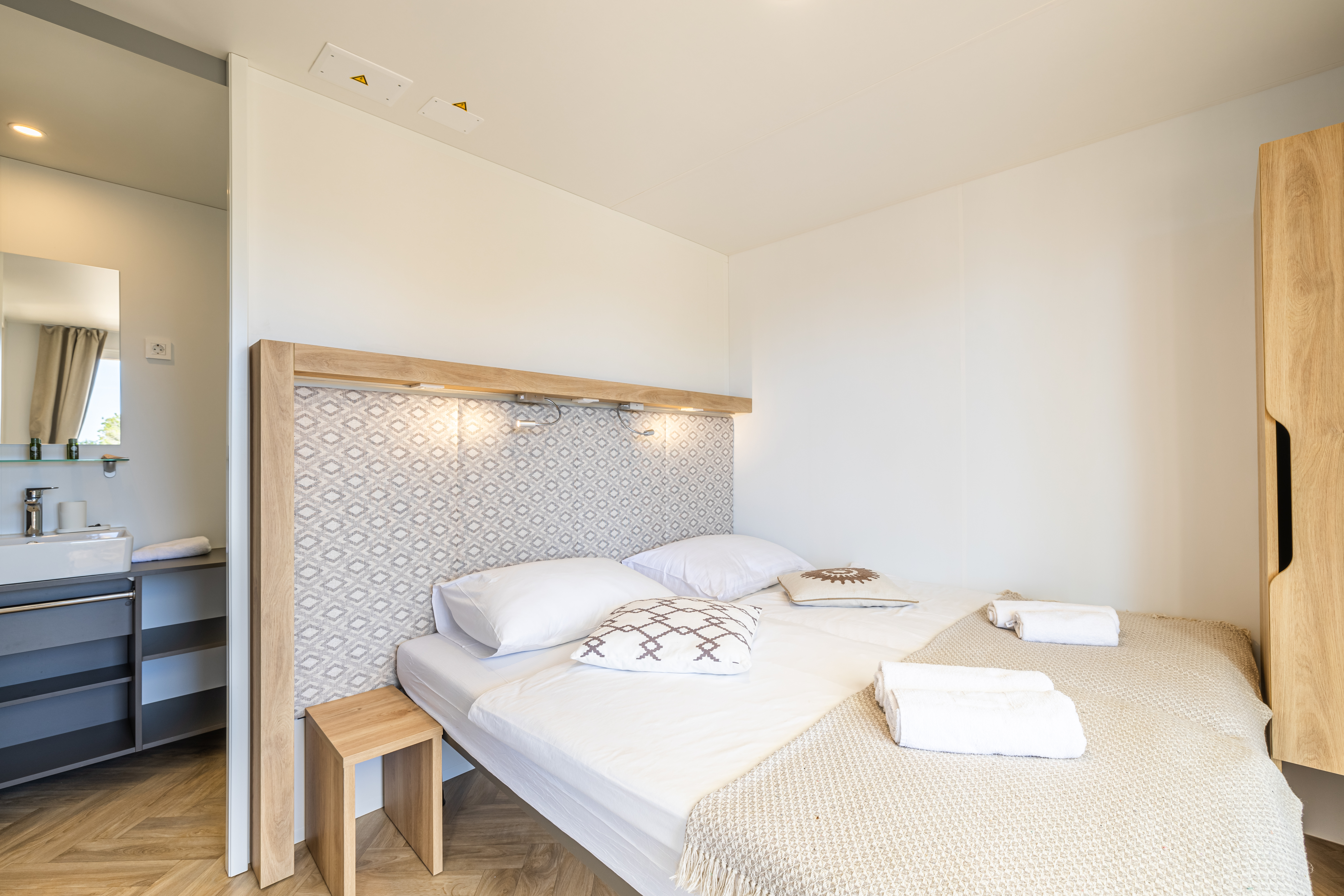 Mobile Home Two Bedrooms Two Bathrooms