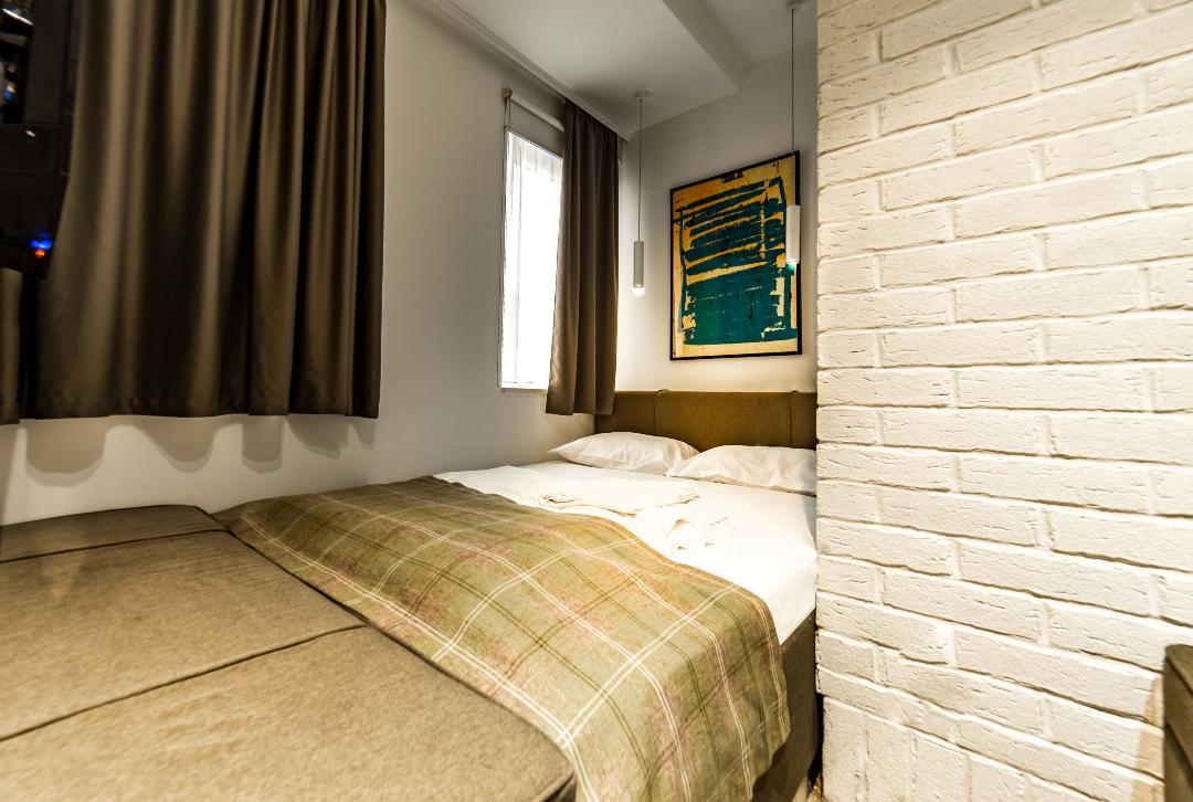 Double Single Executive