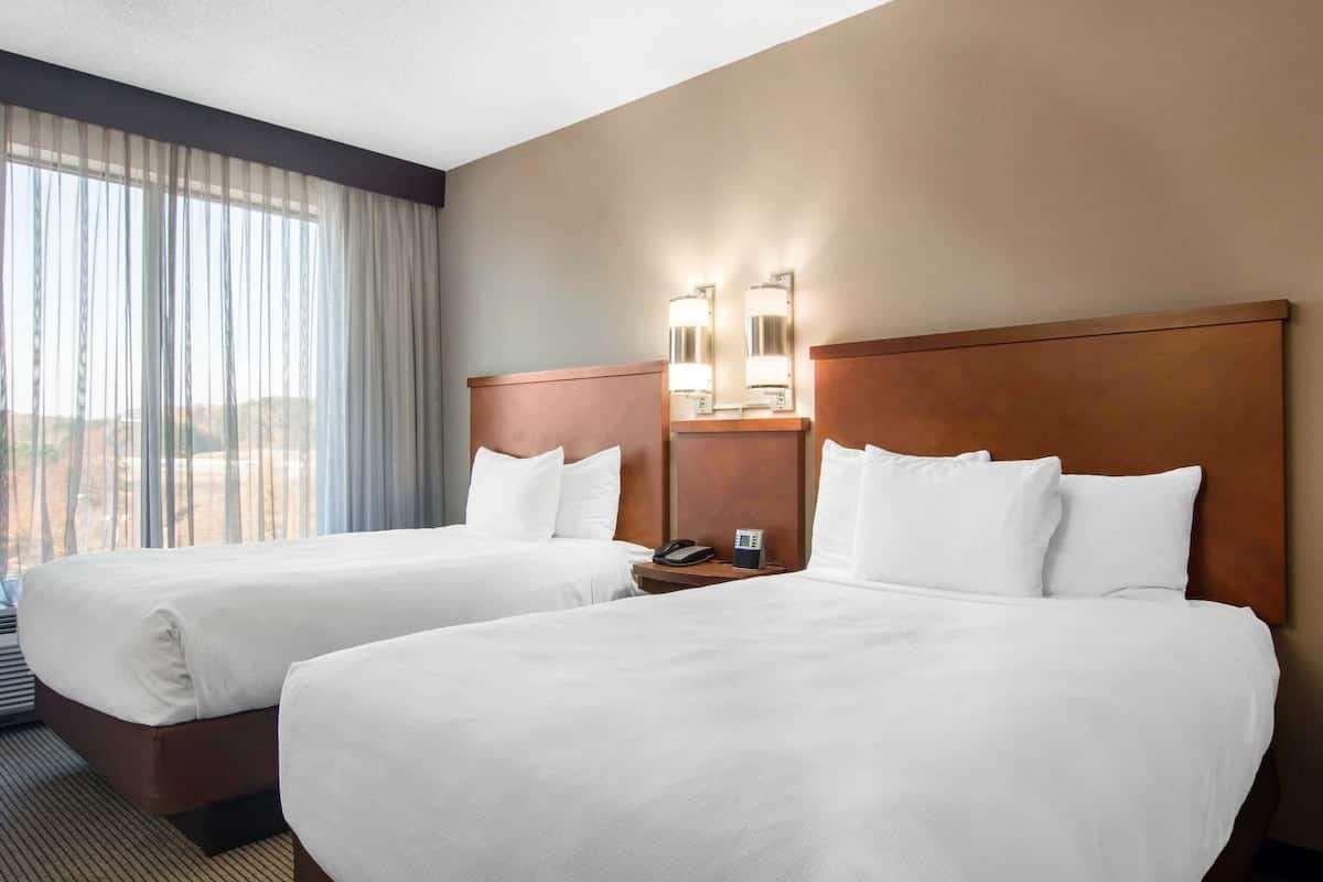 Studio Two Queen Beds