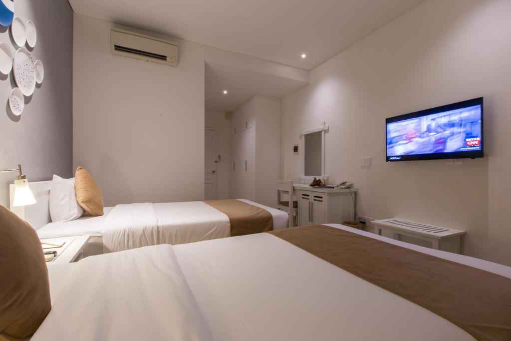 Family Room Three Beds