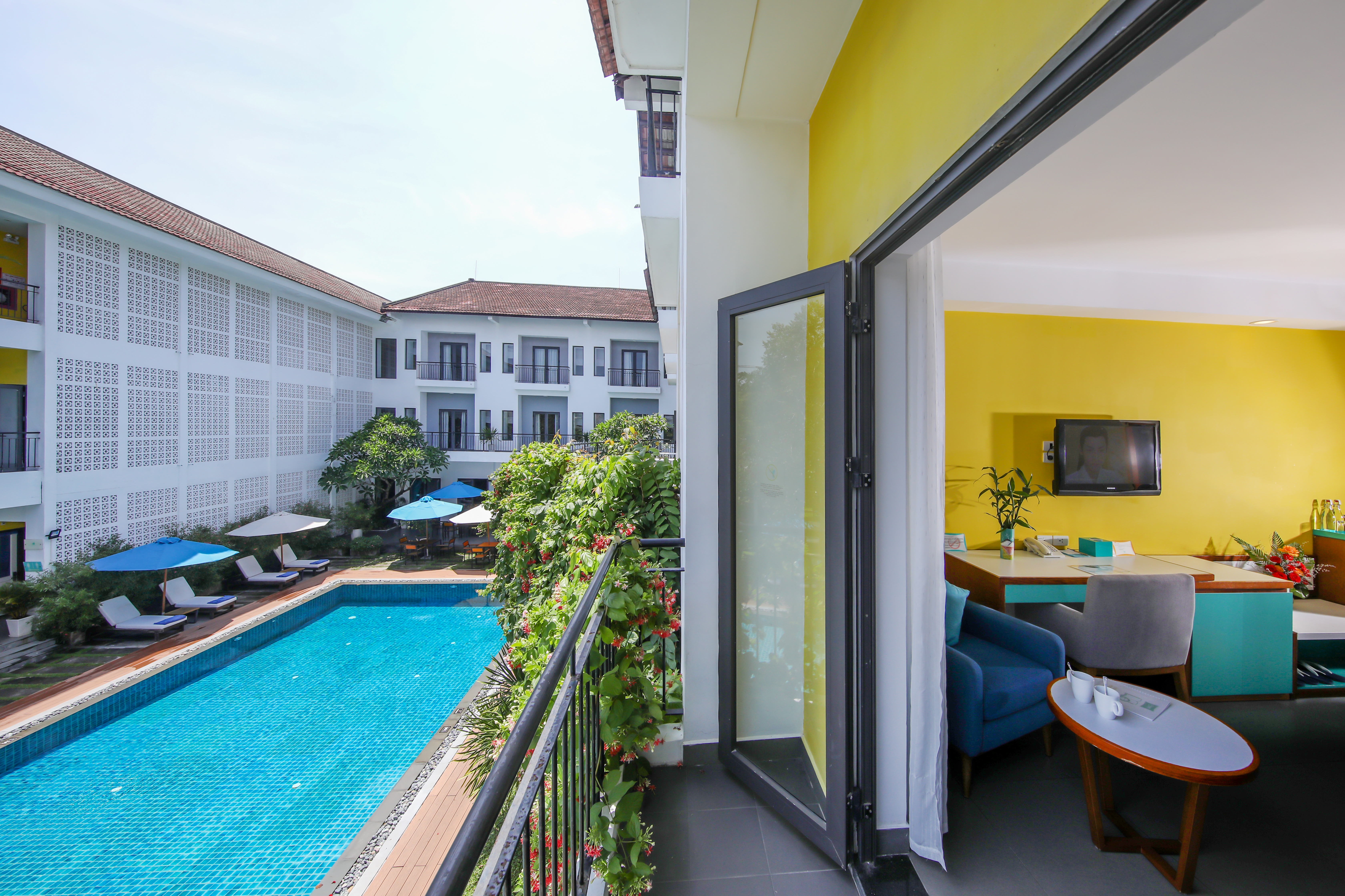 Double Deluxe Pool View