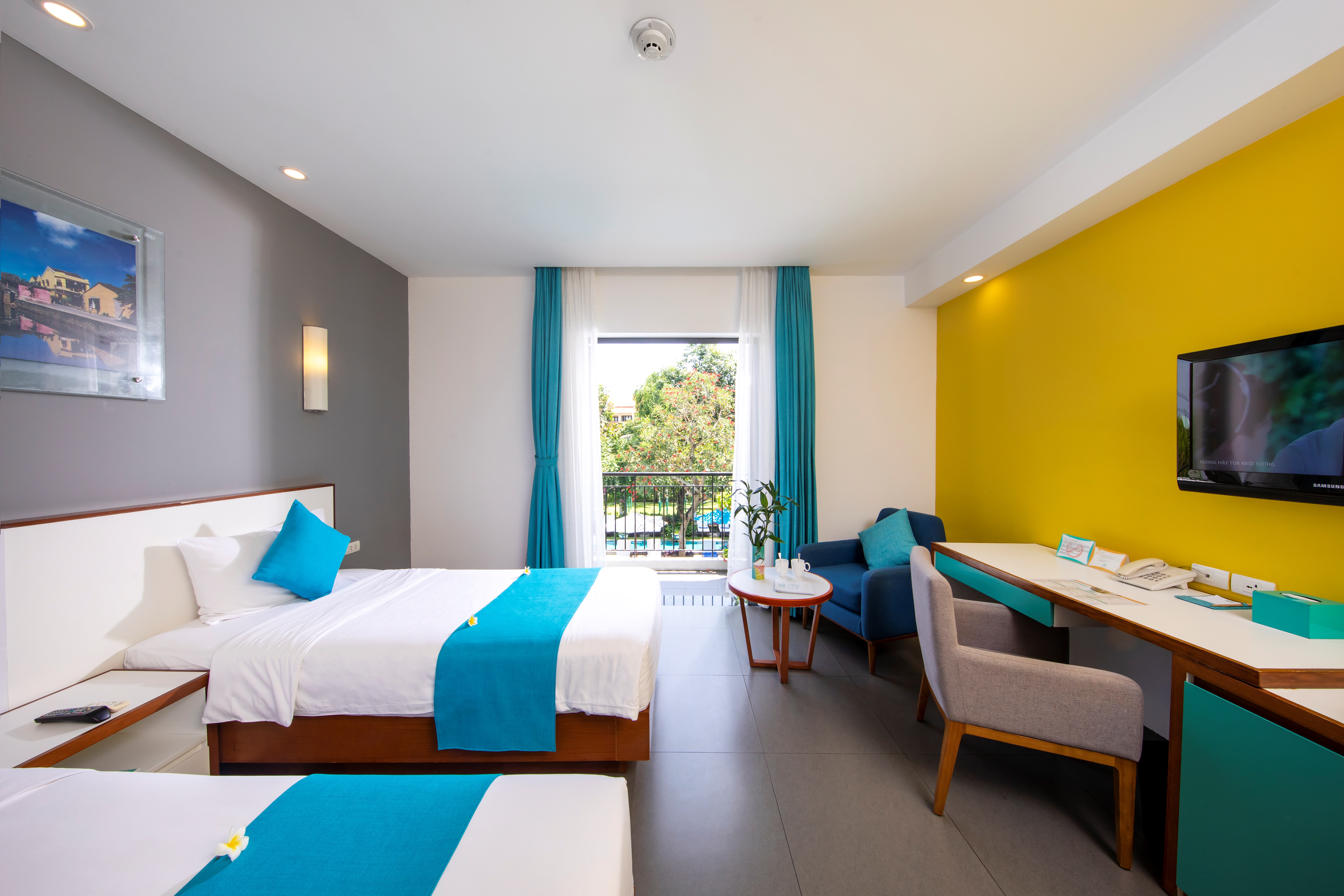 Twin Deluxe Pool View