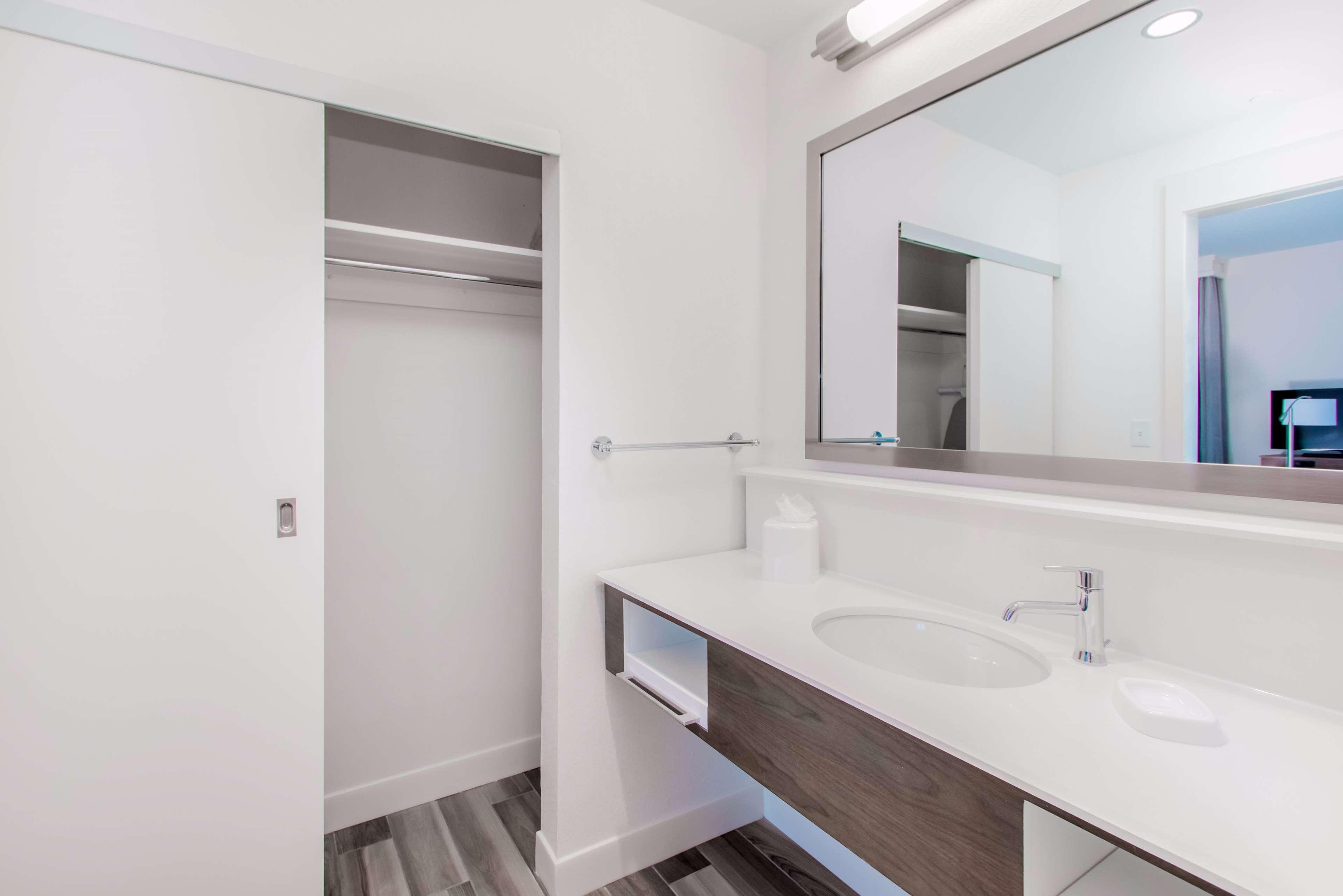 Studio Two Queen Beds