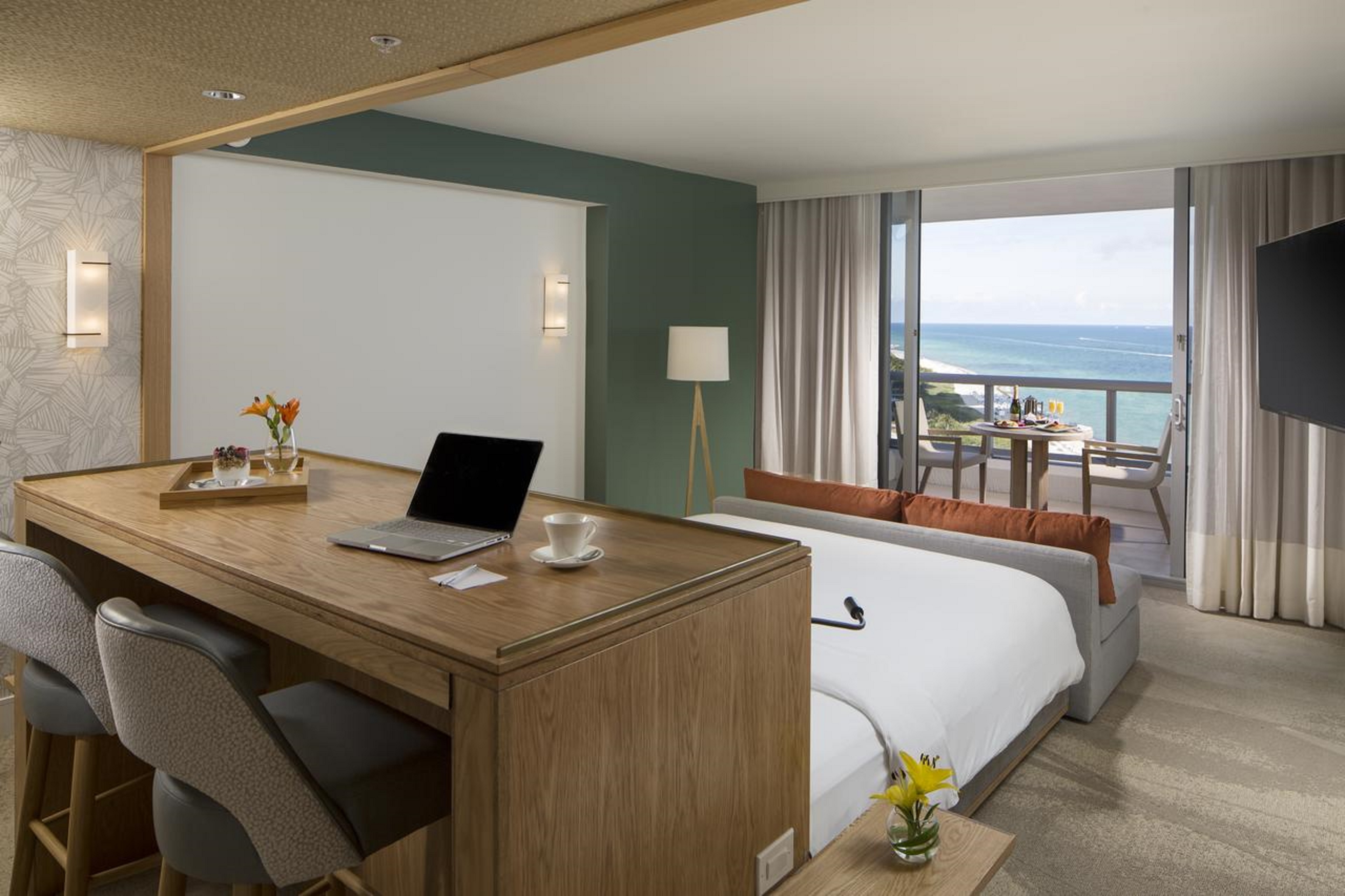 Junior Suite Bay View King Bed