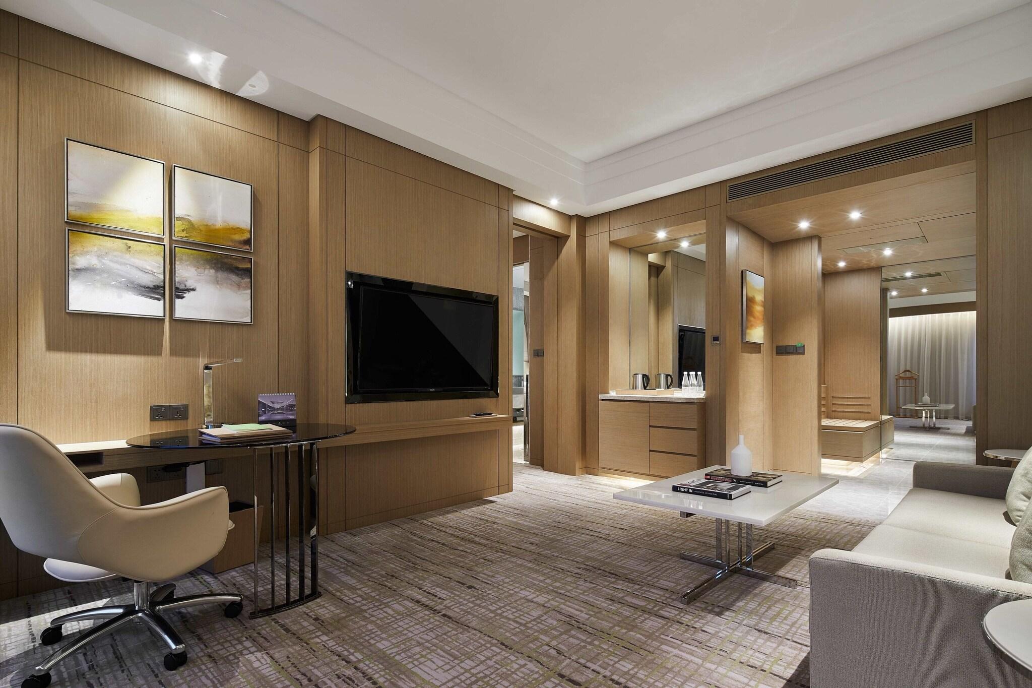 Suite City View King Bed