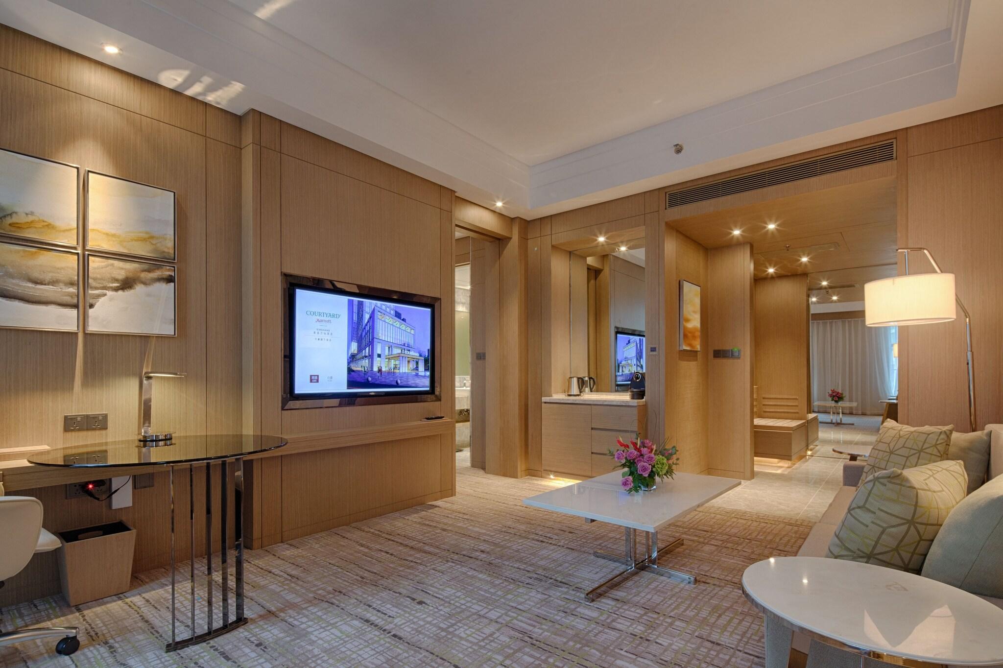 Suite City View King Bed