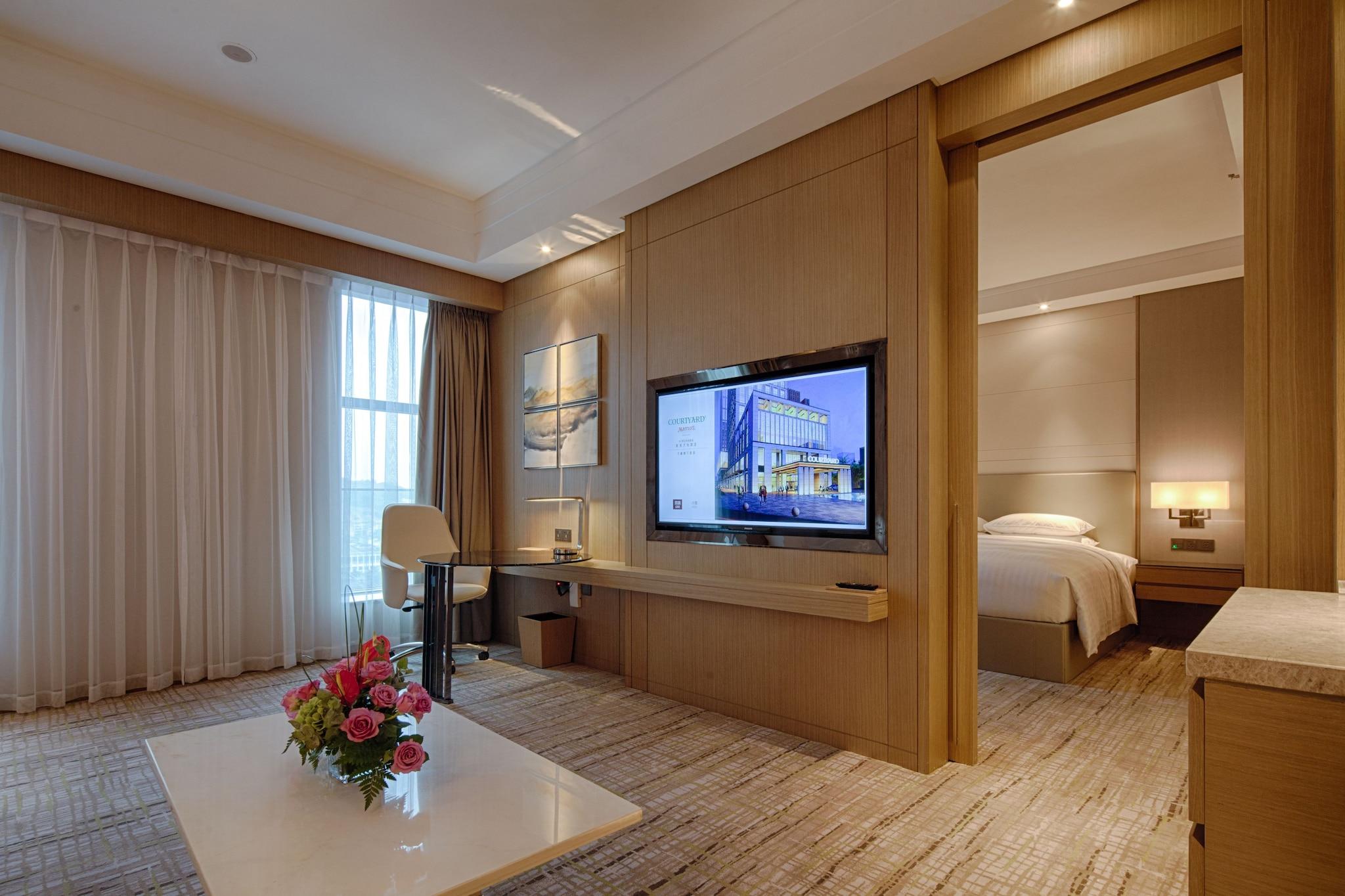 Suite City View King Bed