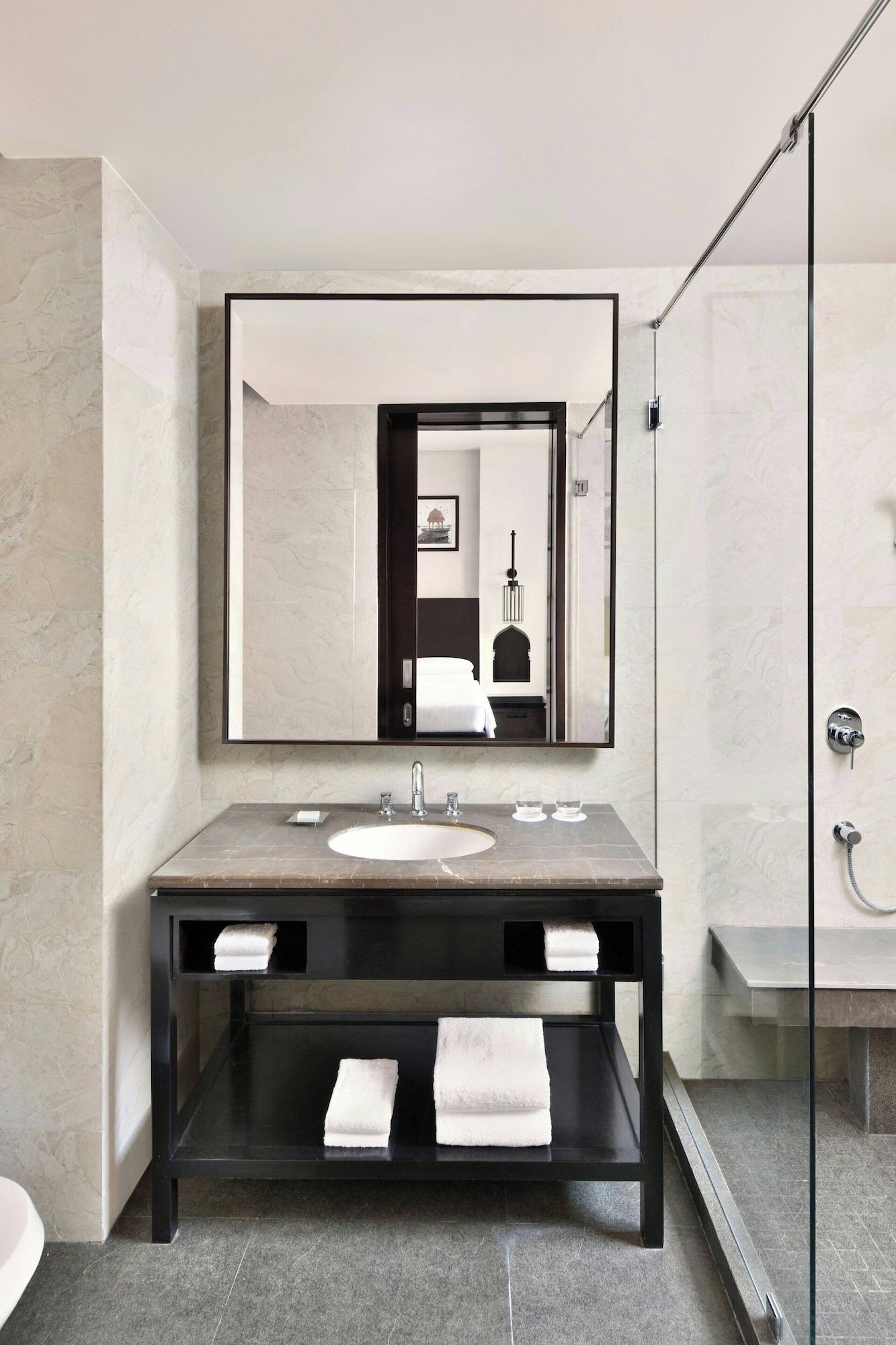 Double Deluxe King Bed