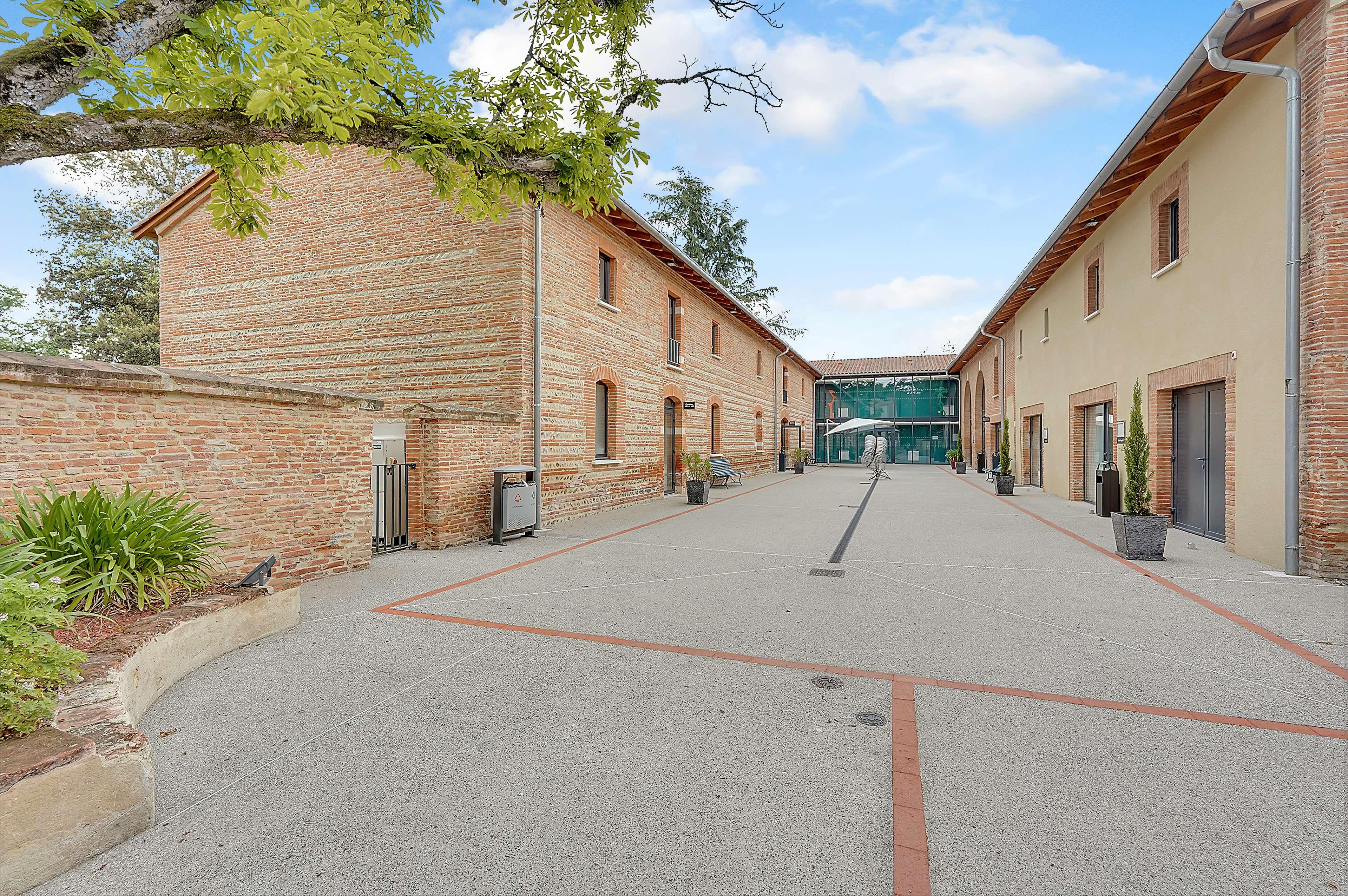 Double Classic Queen Bed