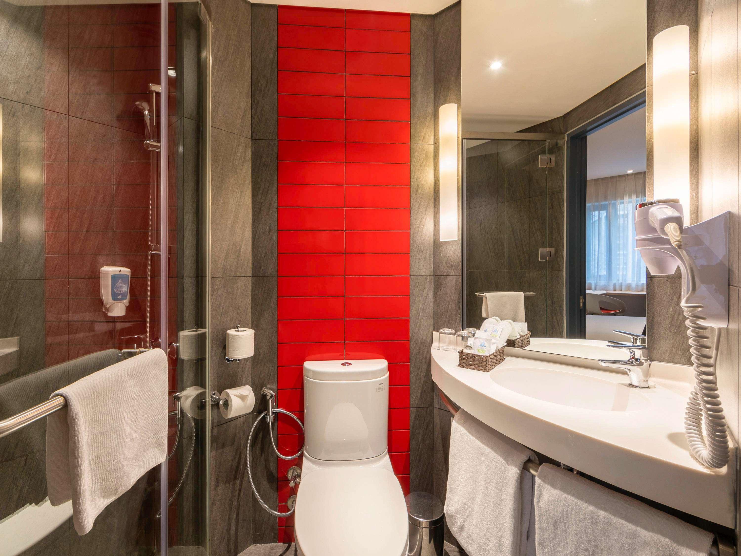 Studio Queen Size Bed