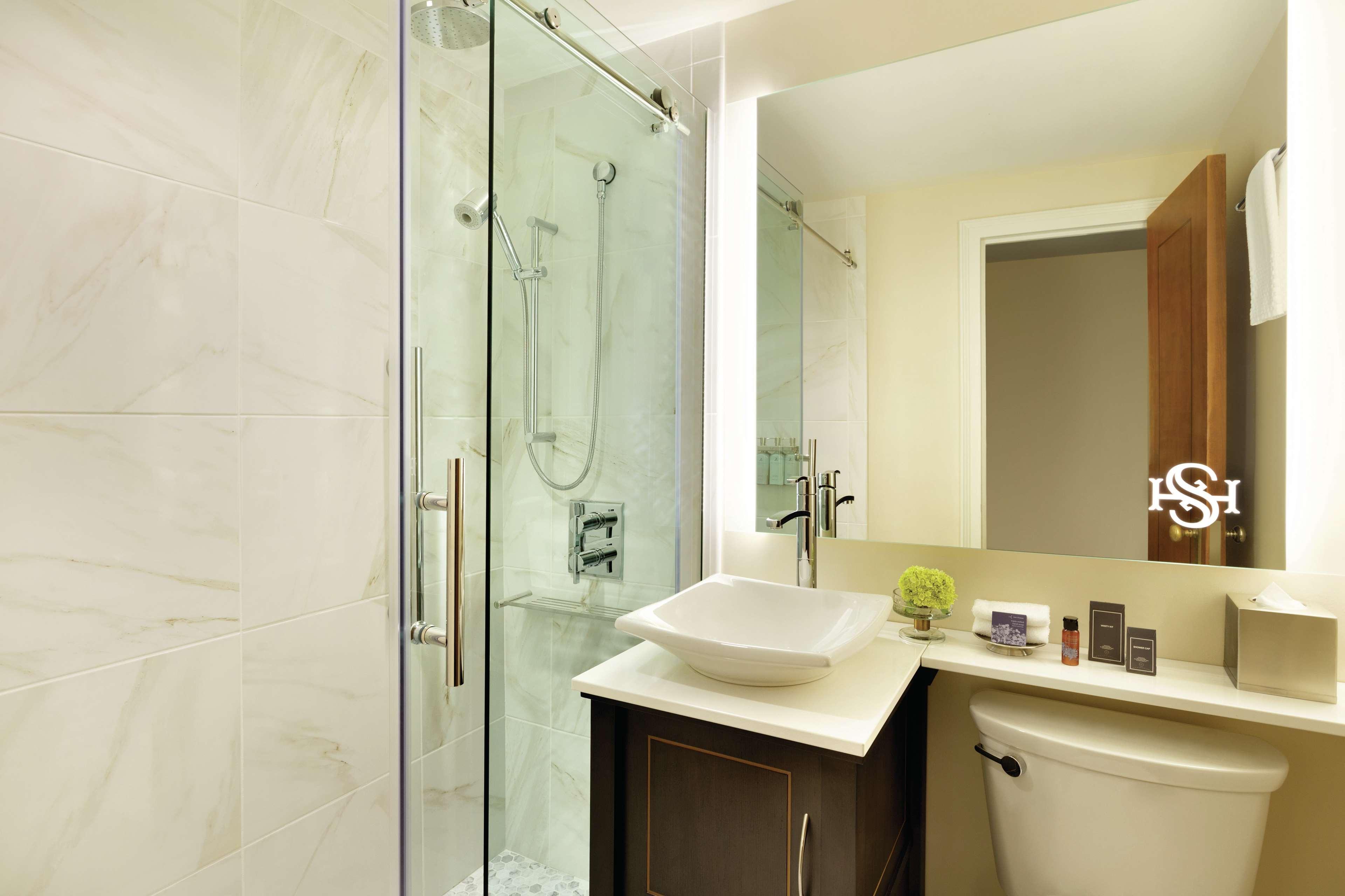 Suite Deluxe King Bed