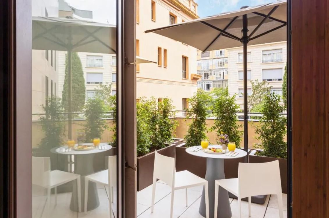 Double or Twin Deluxe with Terrace