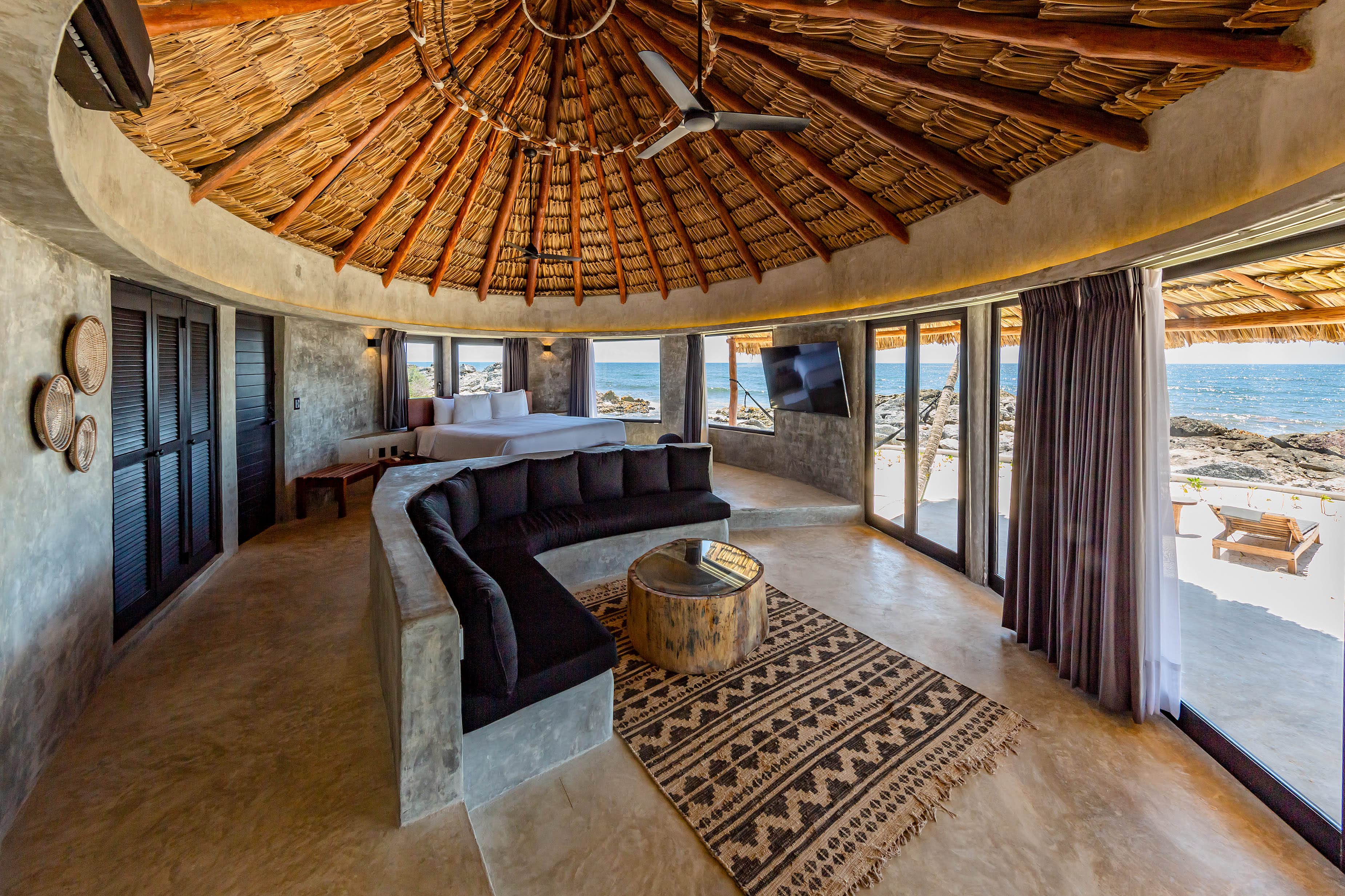 Suite Ocean Front King Bed