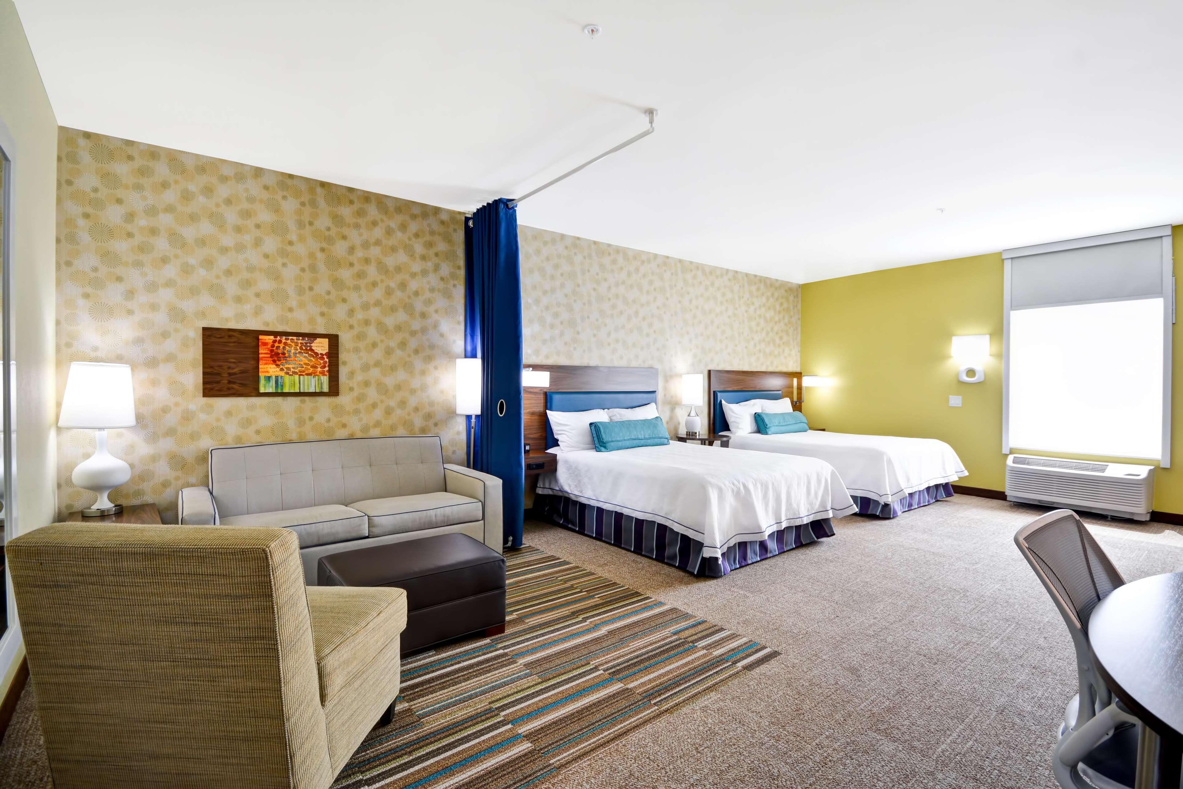 Suite Two Queen Beds Non Smoking