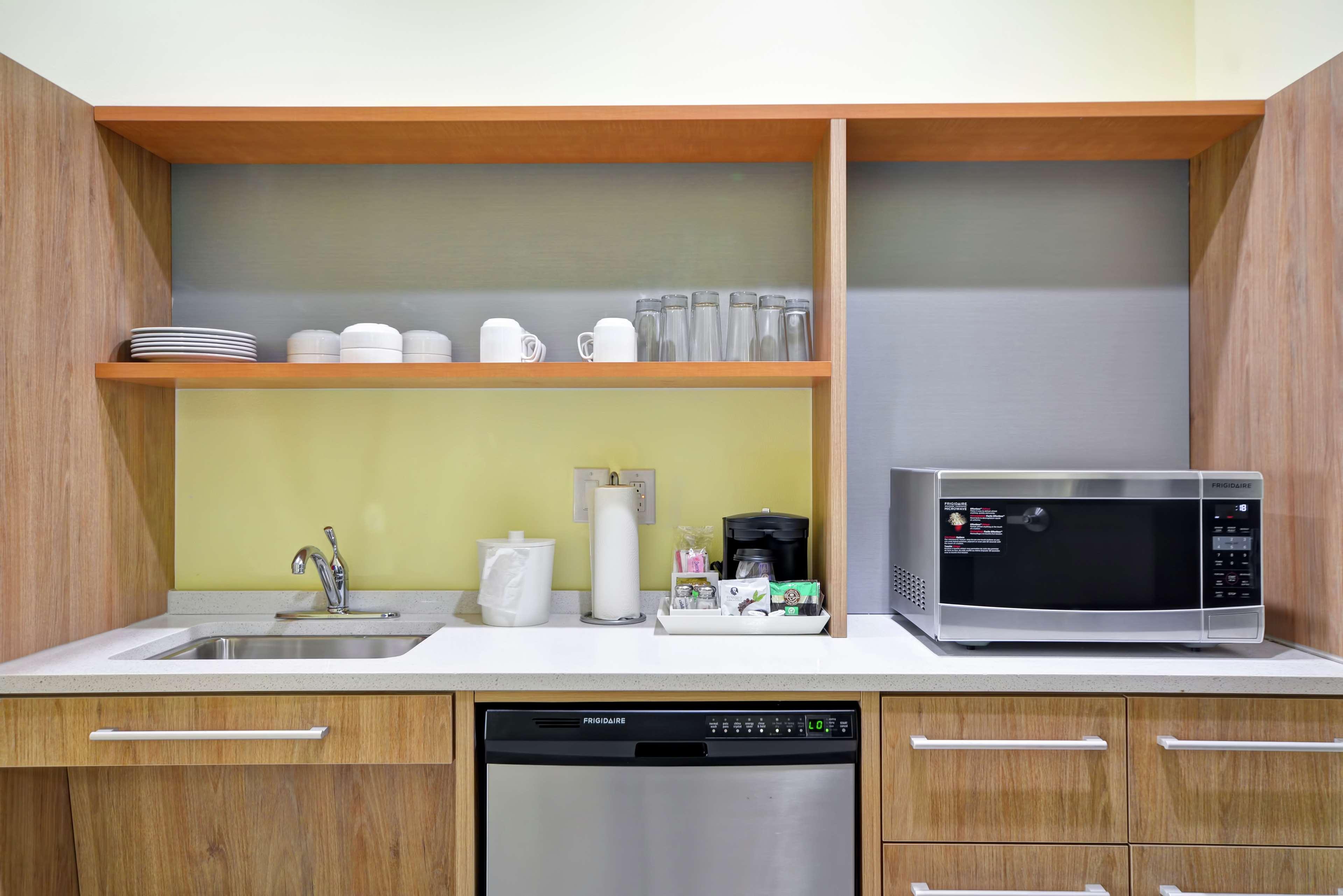 Studio Two Queen Beds