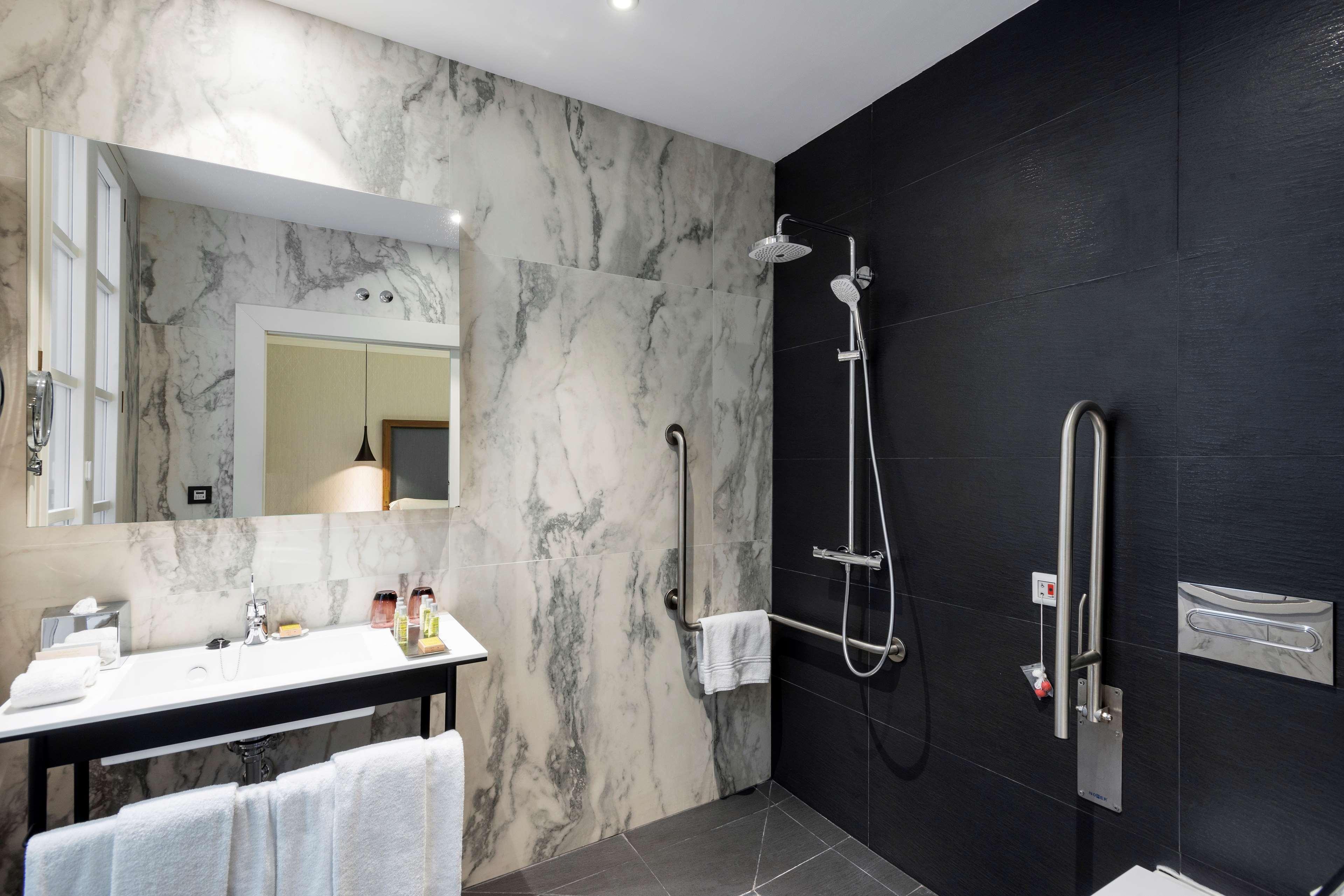 Double Guest Room King Bed