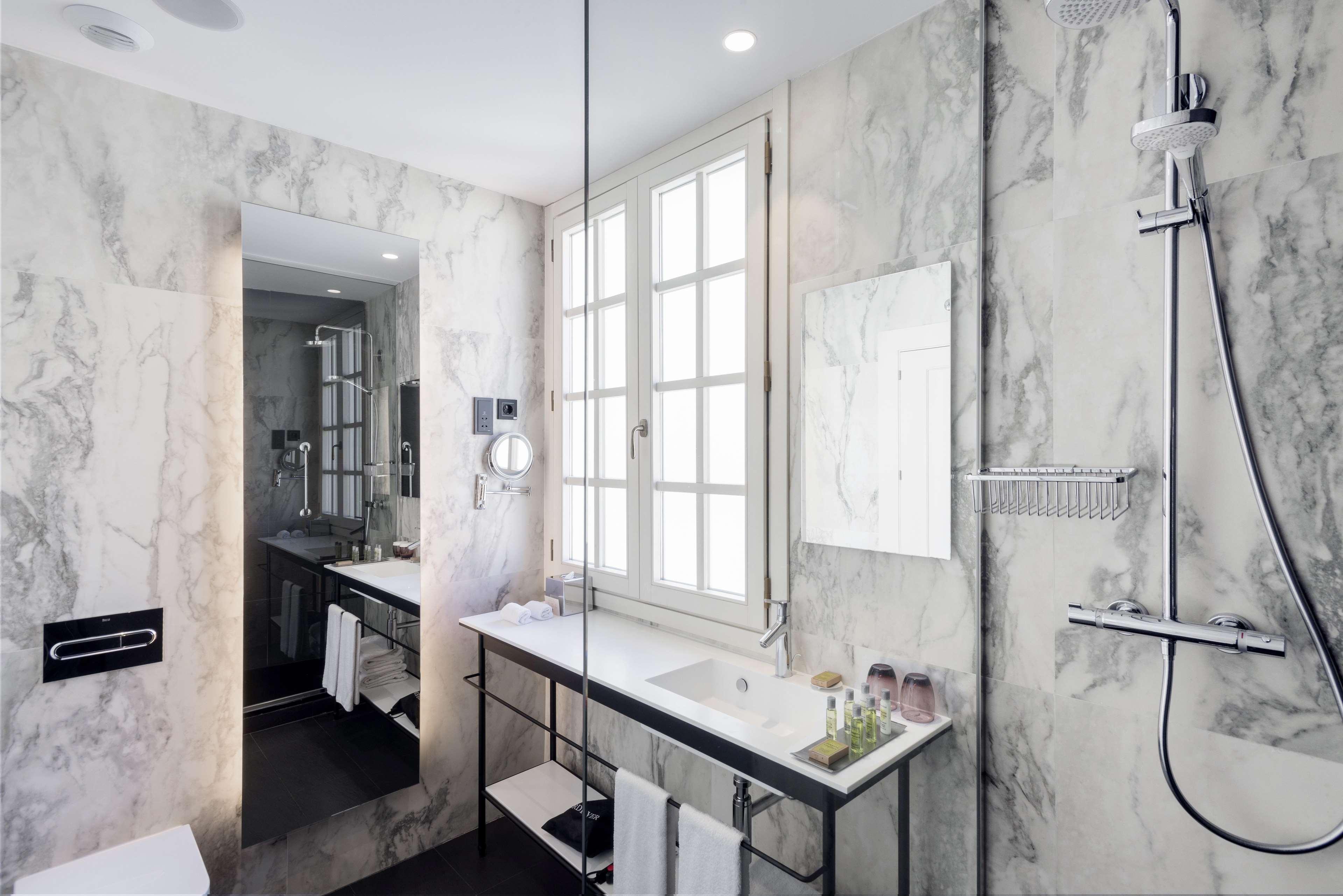 Double Queen Size Bed