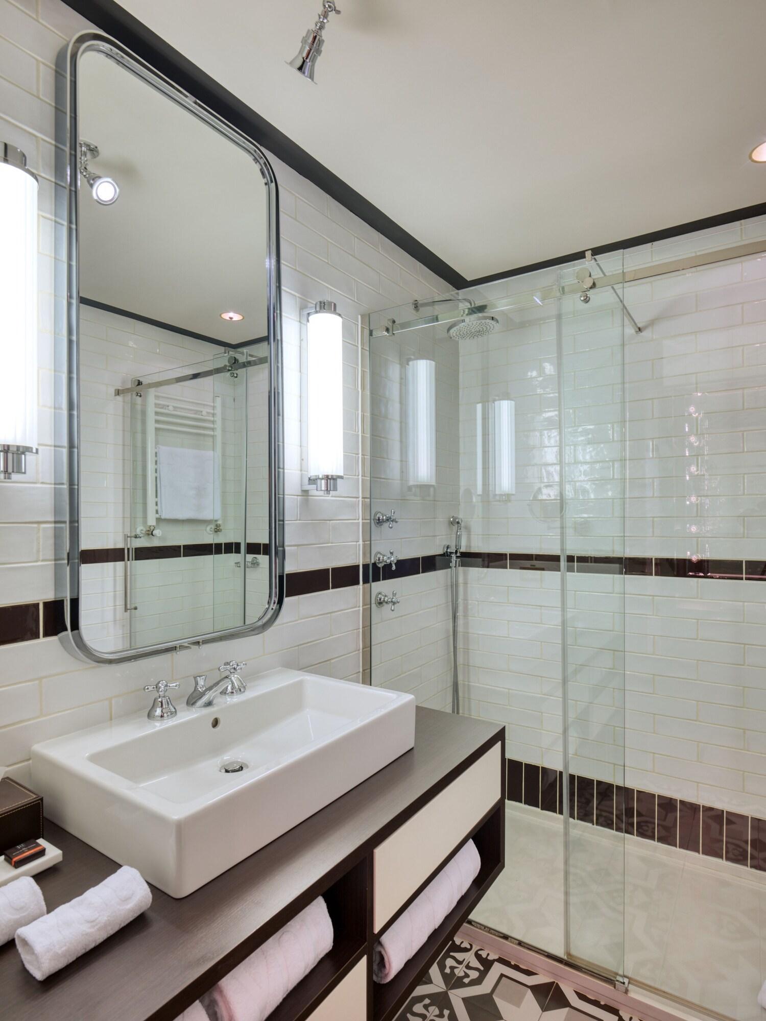 Double Single Deluxe King Bed