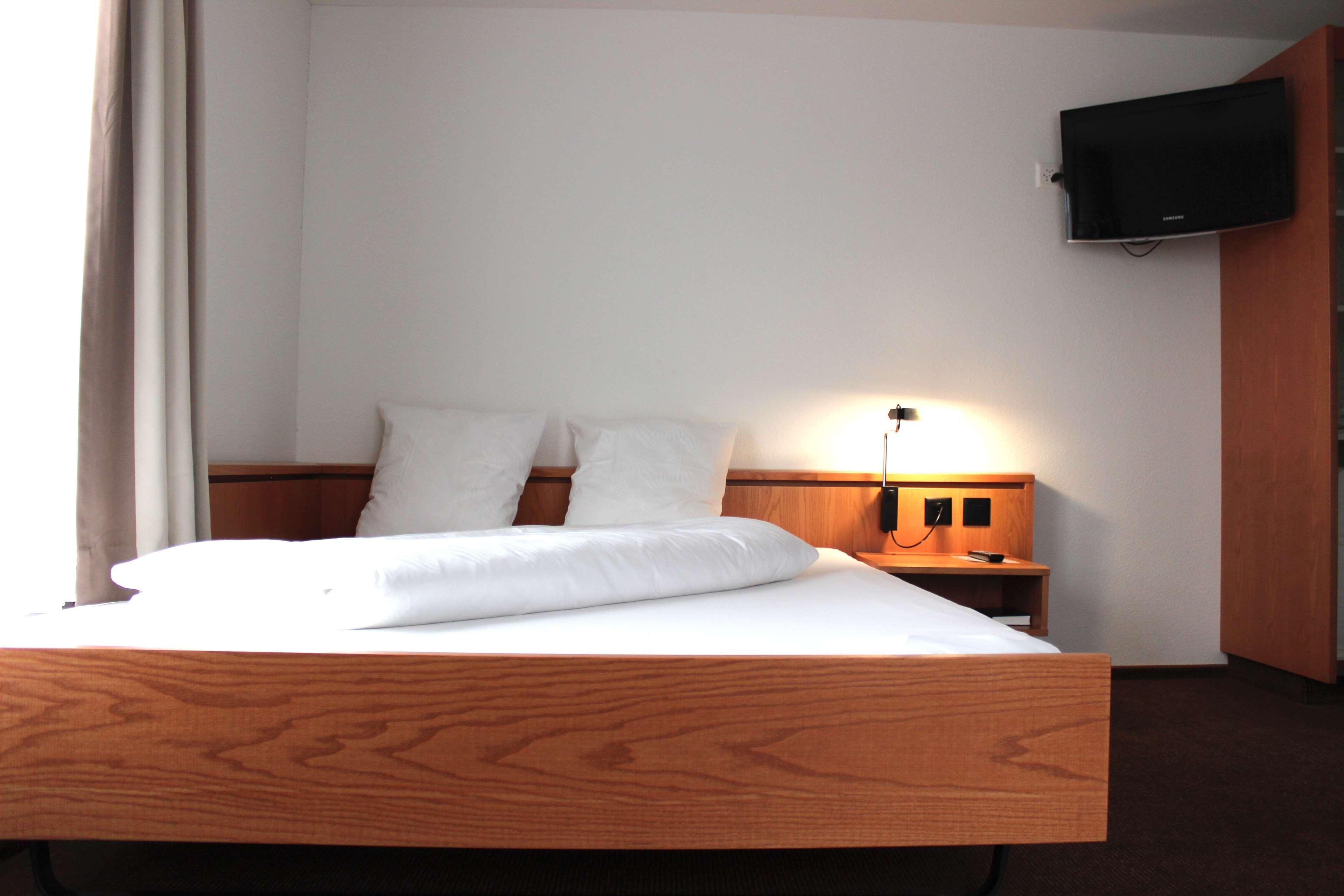 Double Classic Queen Bed