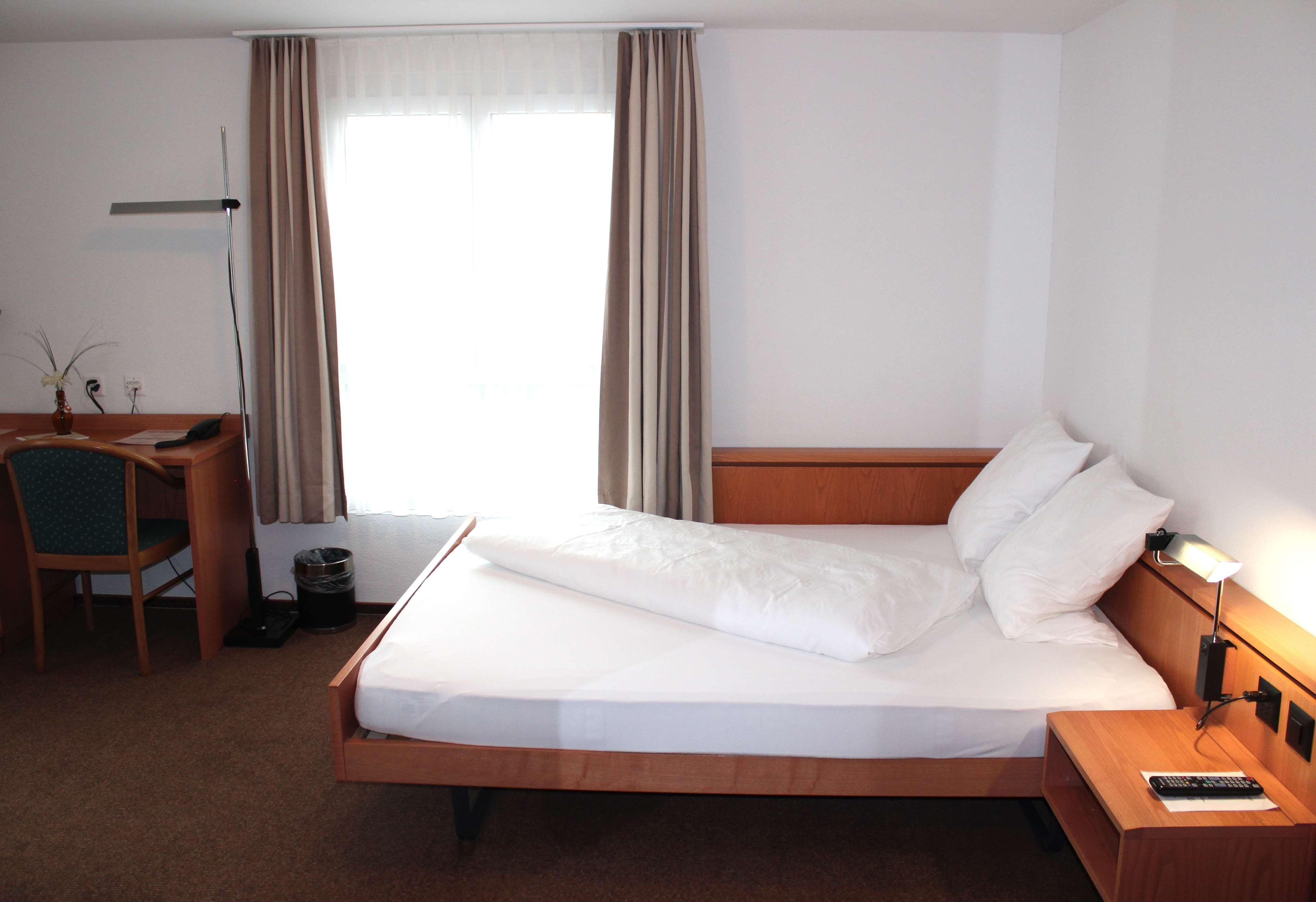 Double Classic Queen Bed