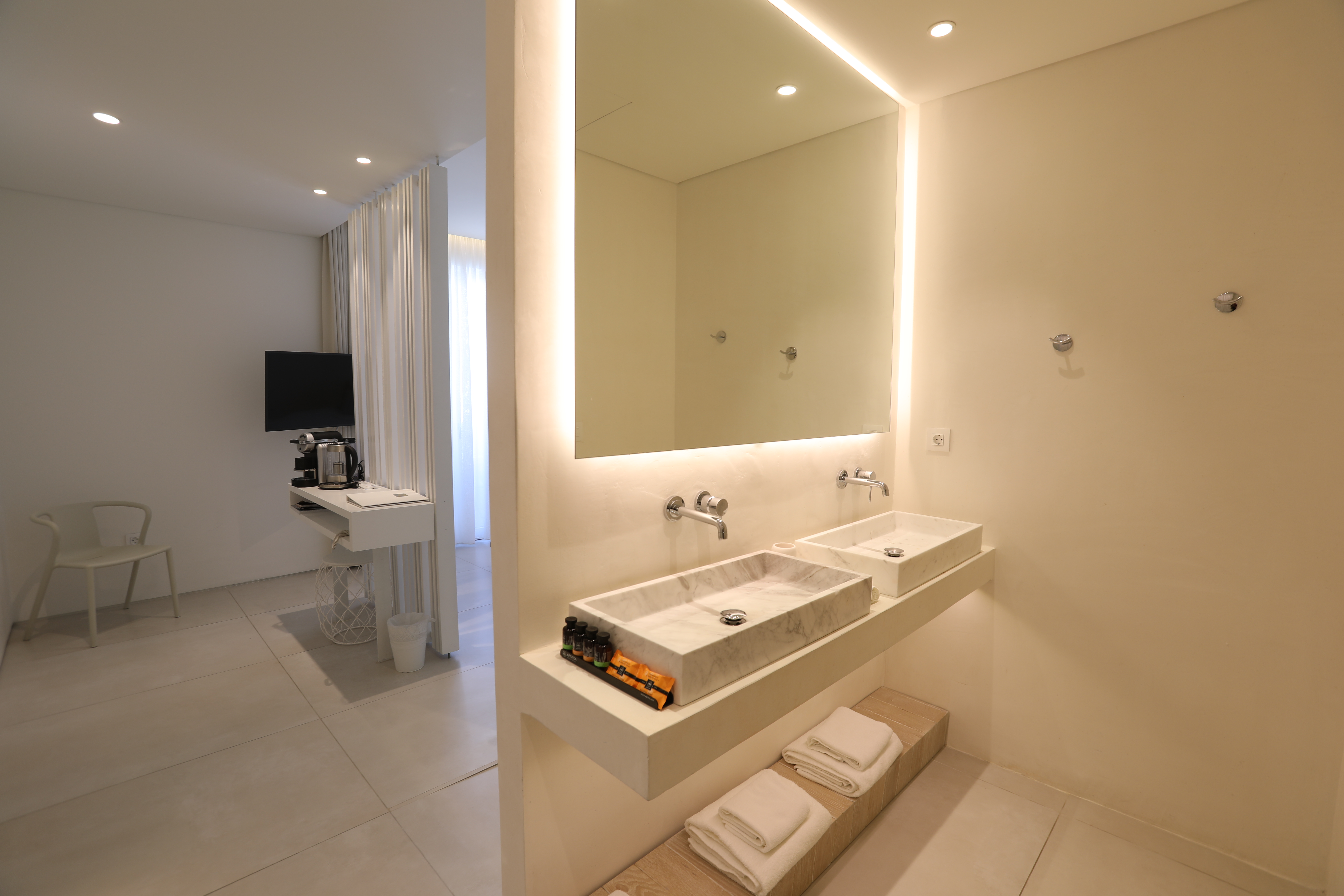 Double or Twin Mountain View