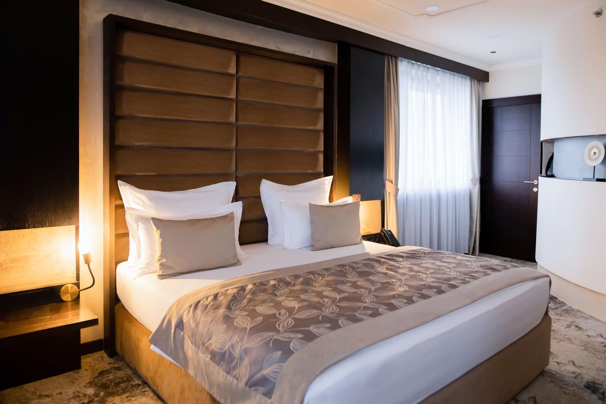 Apartment King Size Bed