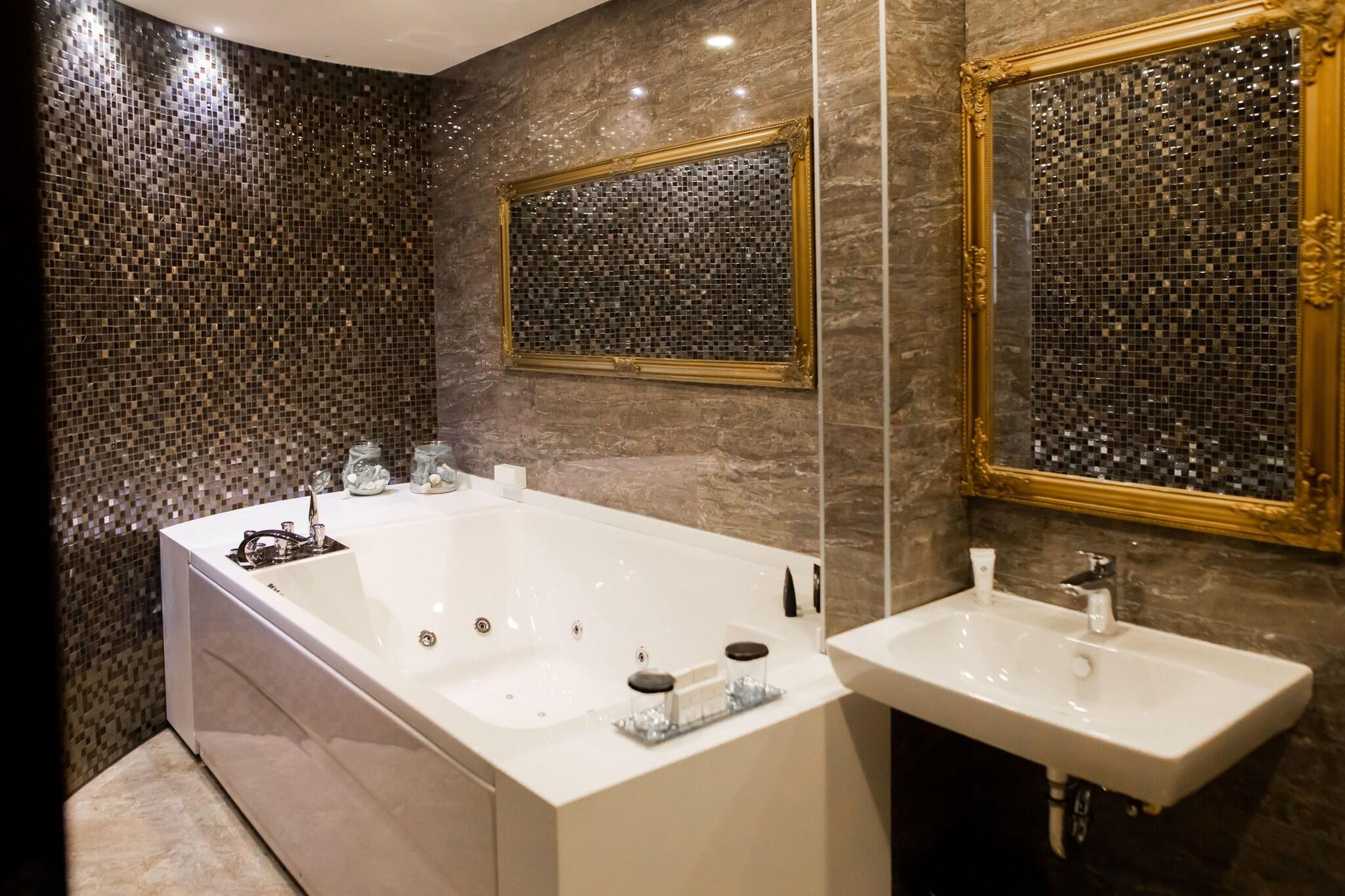 Apartment King Size Bed