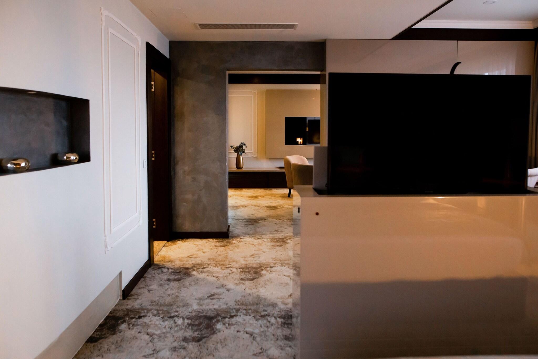 Apartment King Size Bed