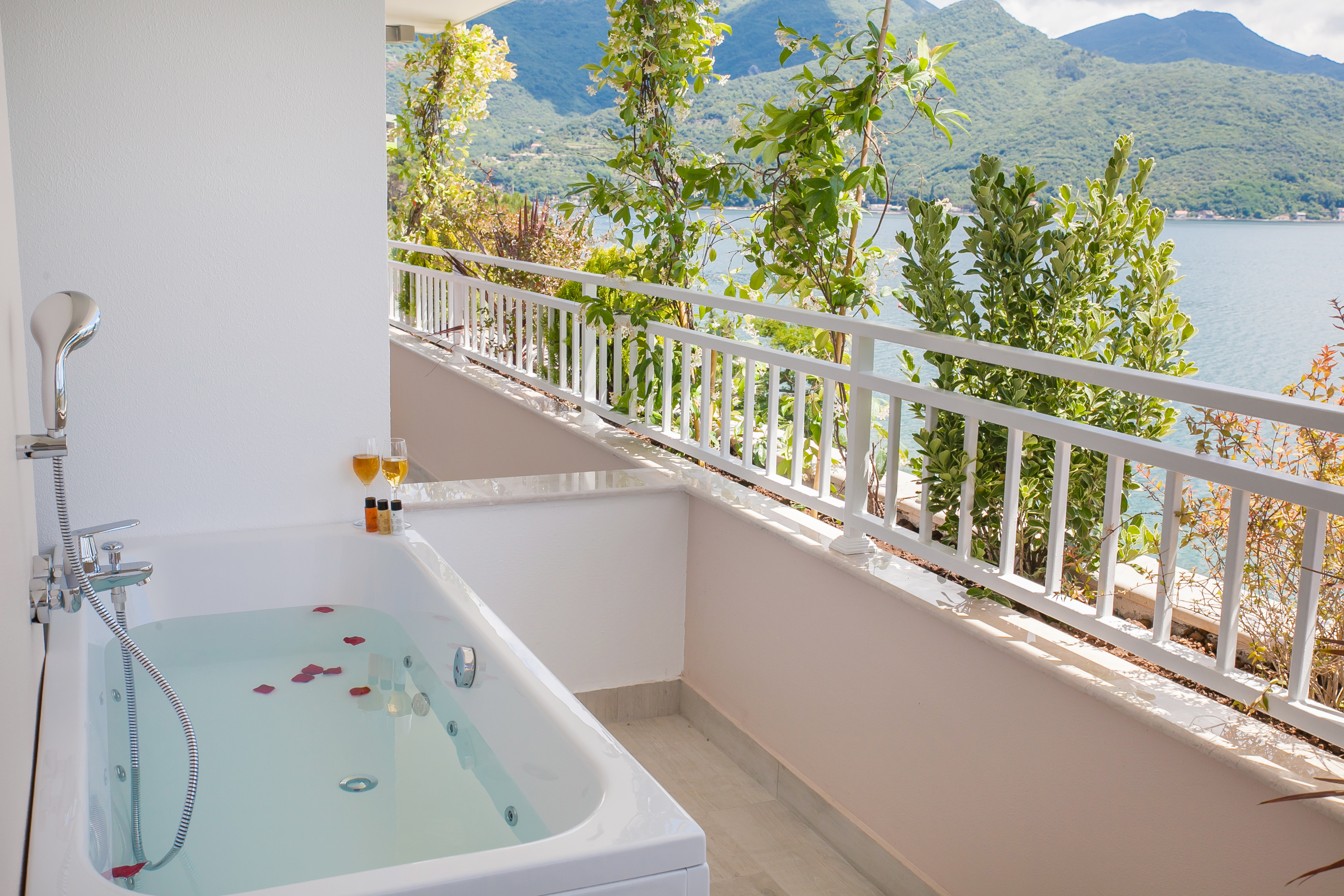 Double Sea View King Bed