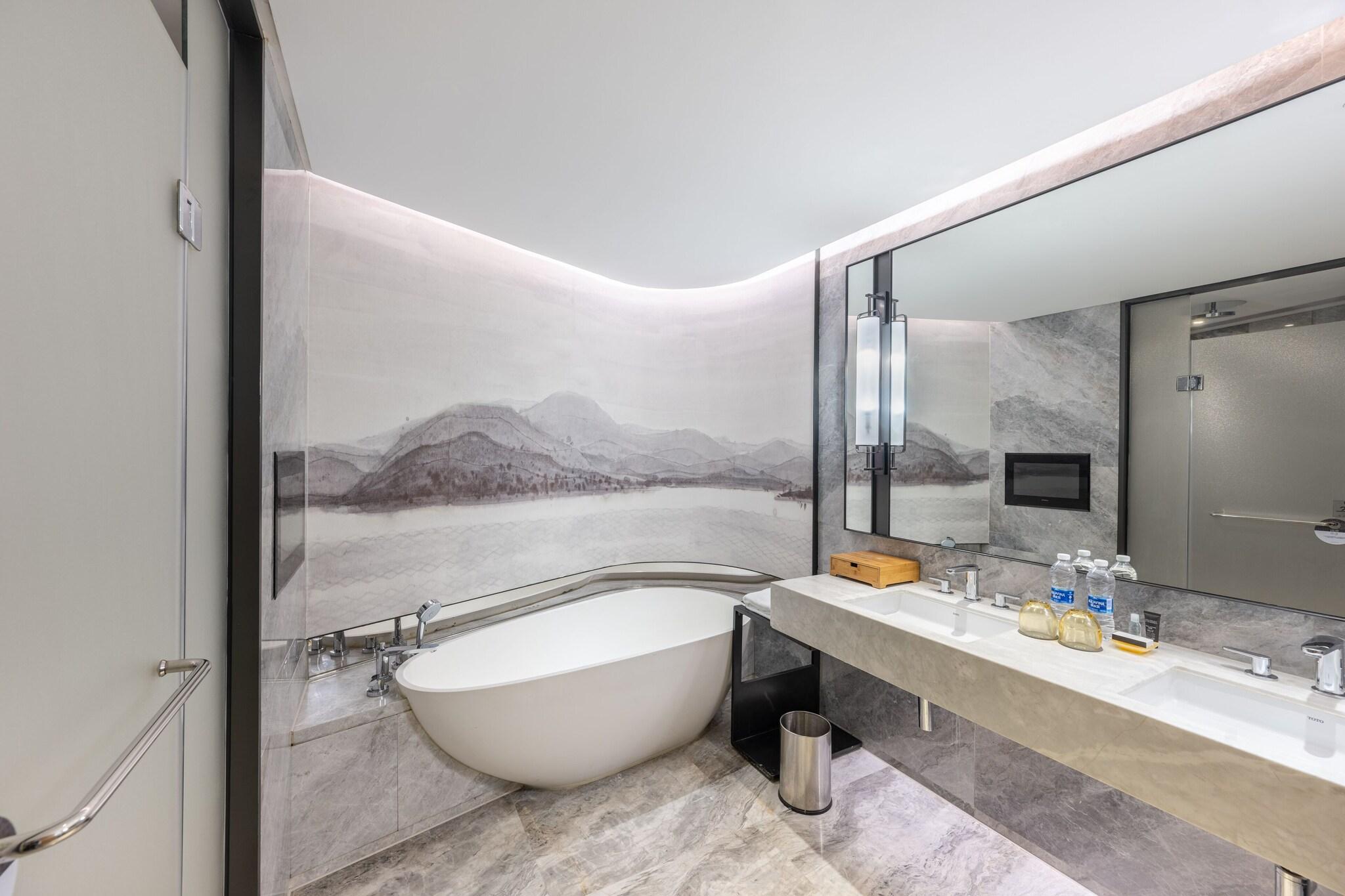 Suite Club with Views