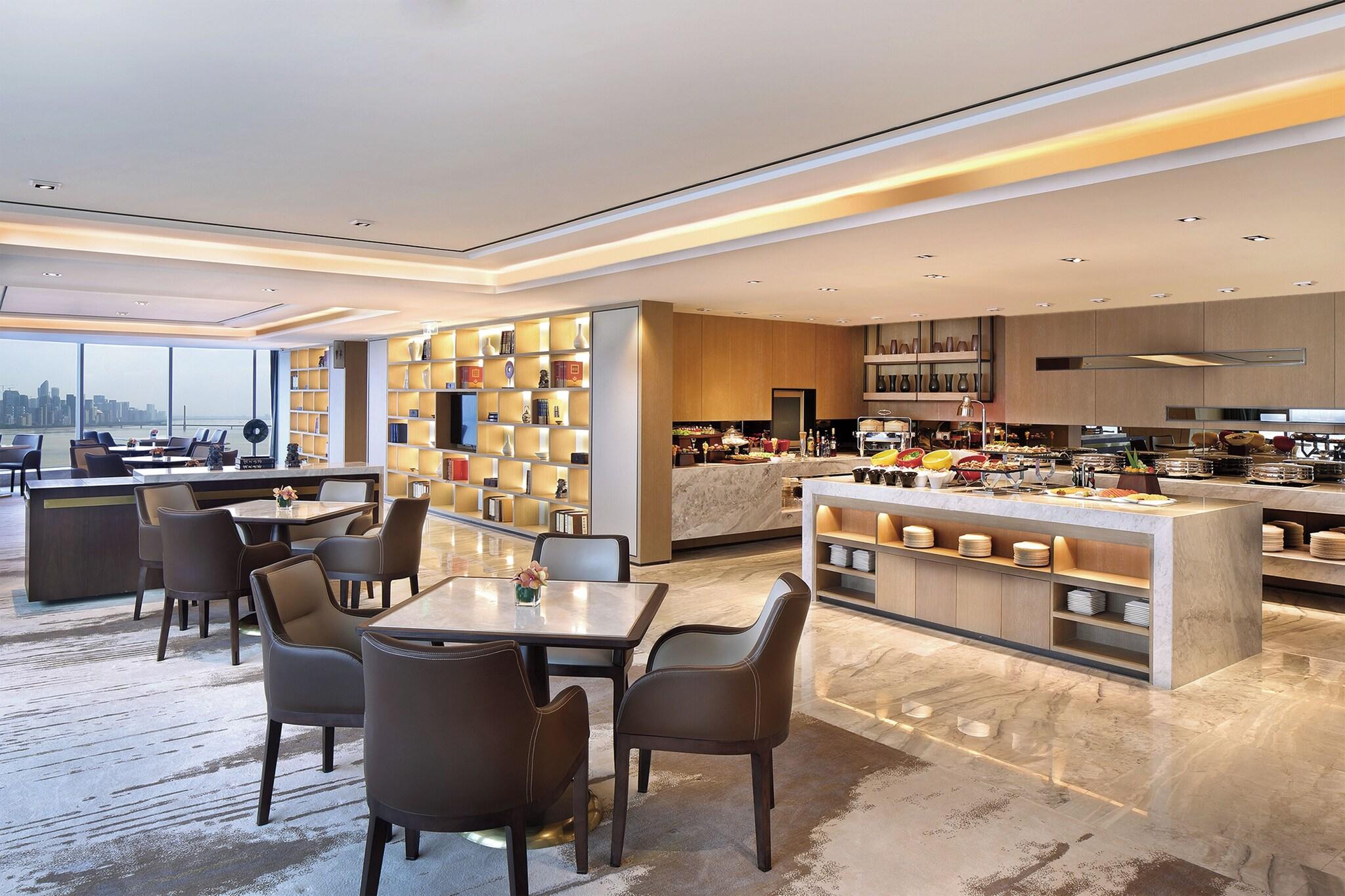 Room Club with Views