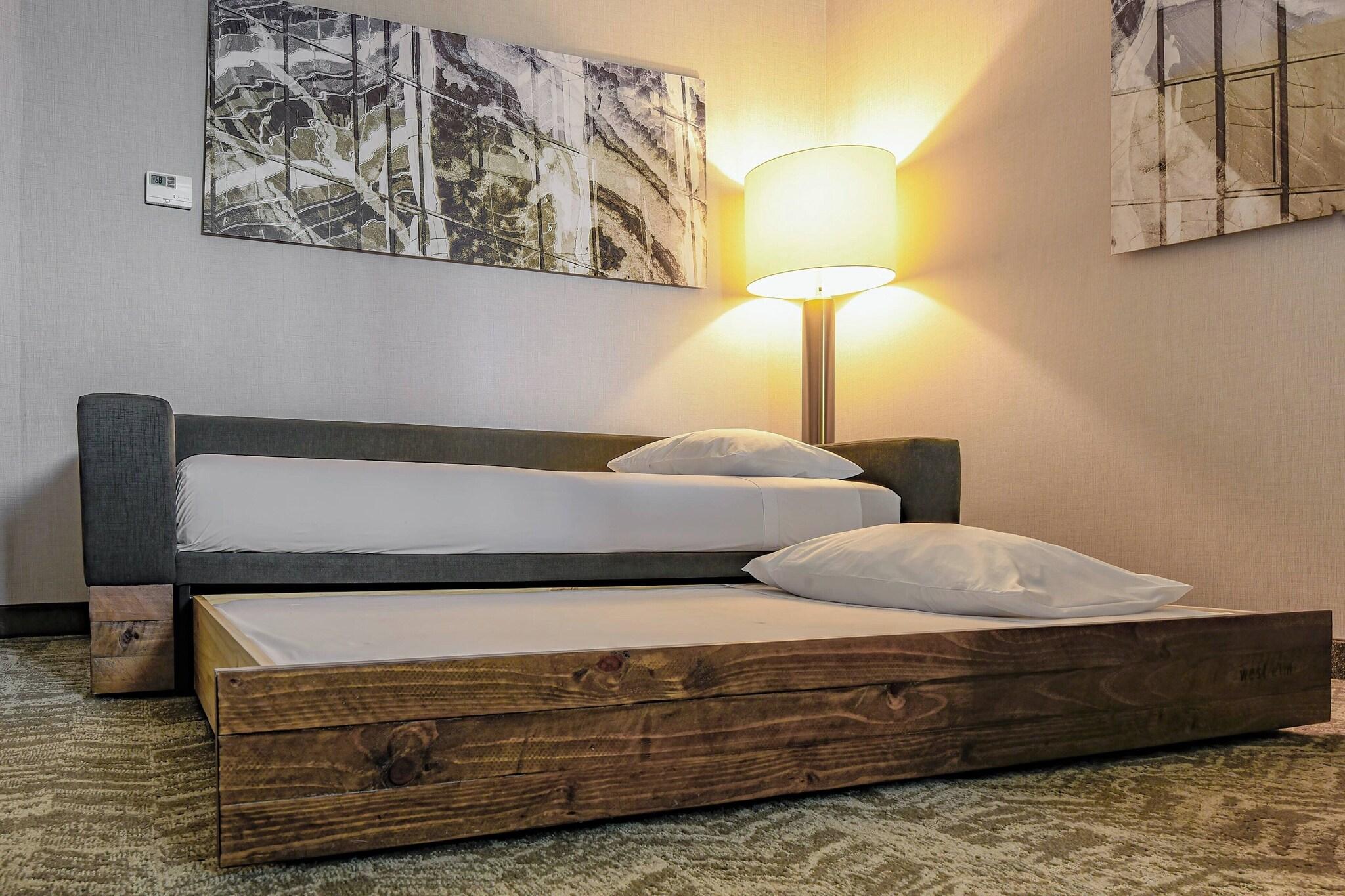 Studio Two Queen Beds