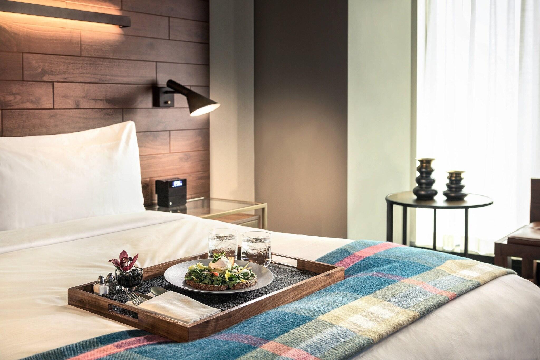 Suite City View King Bed