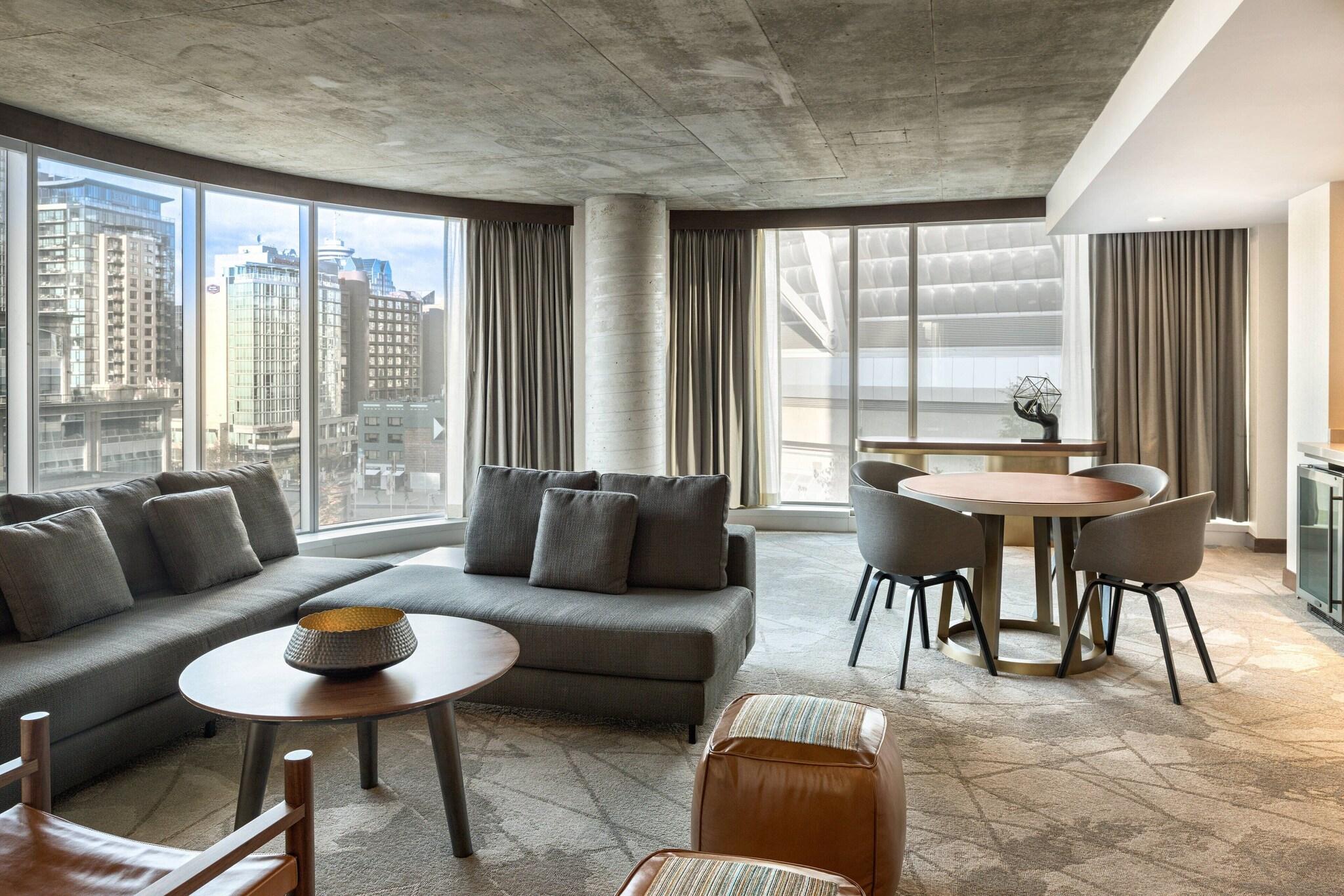 Suite City View King Bed