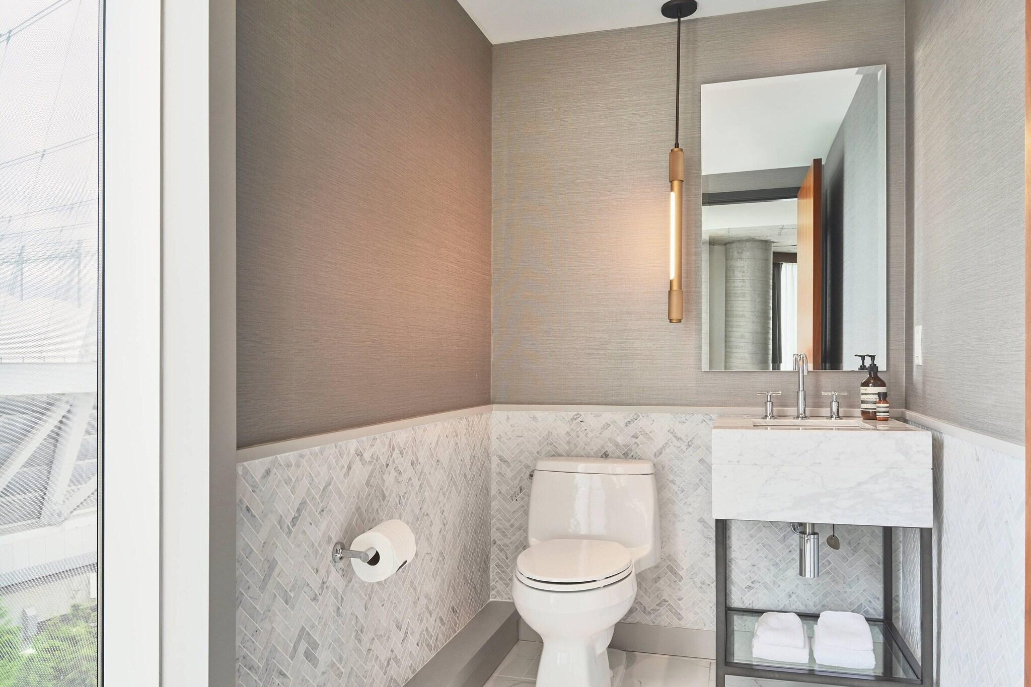 Suite City View King Bed