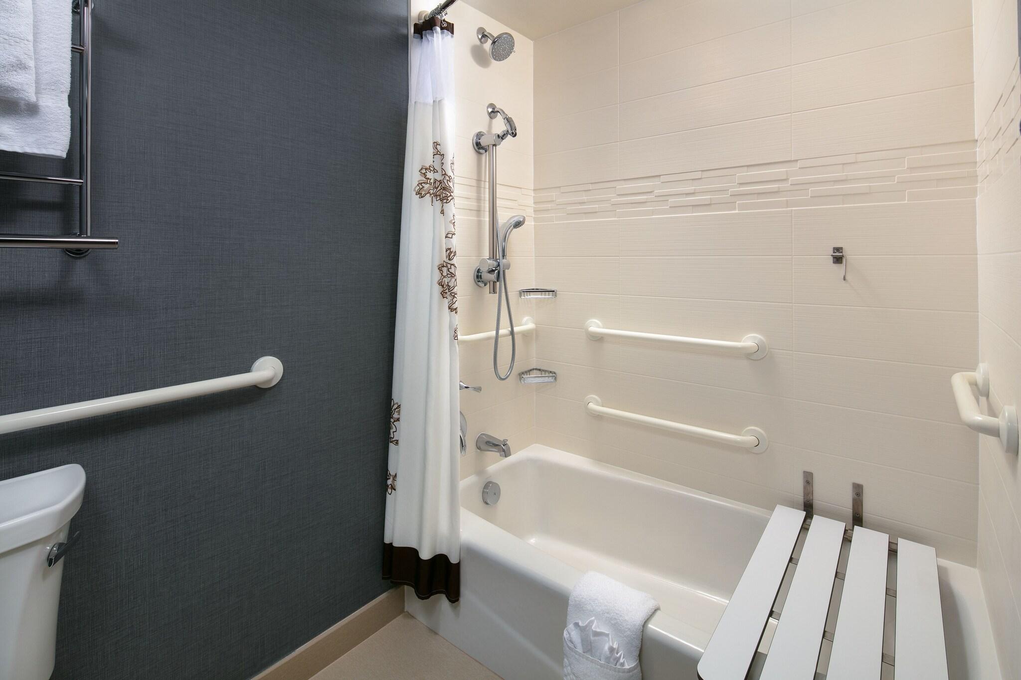 Studio Accessible King Size Bed